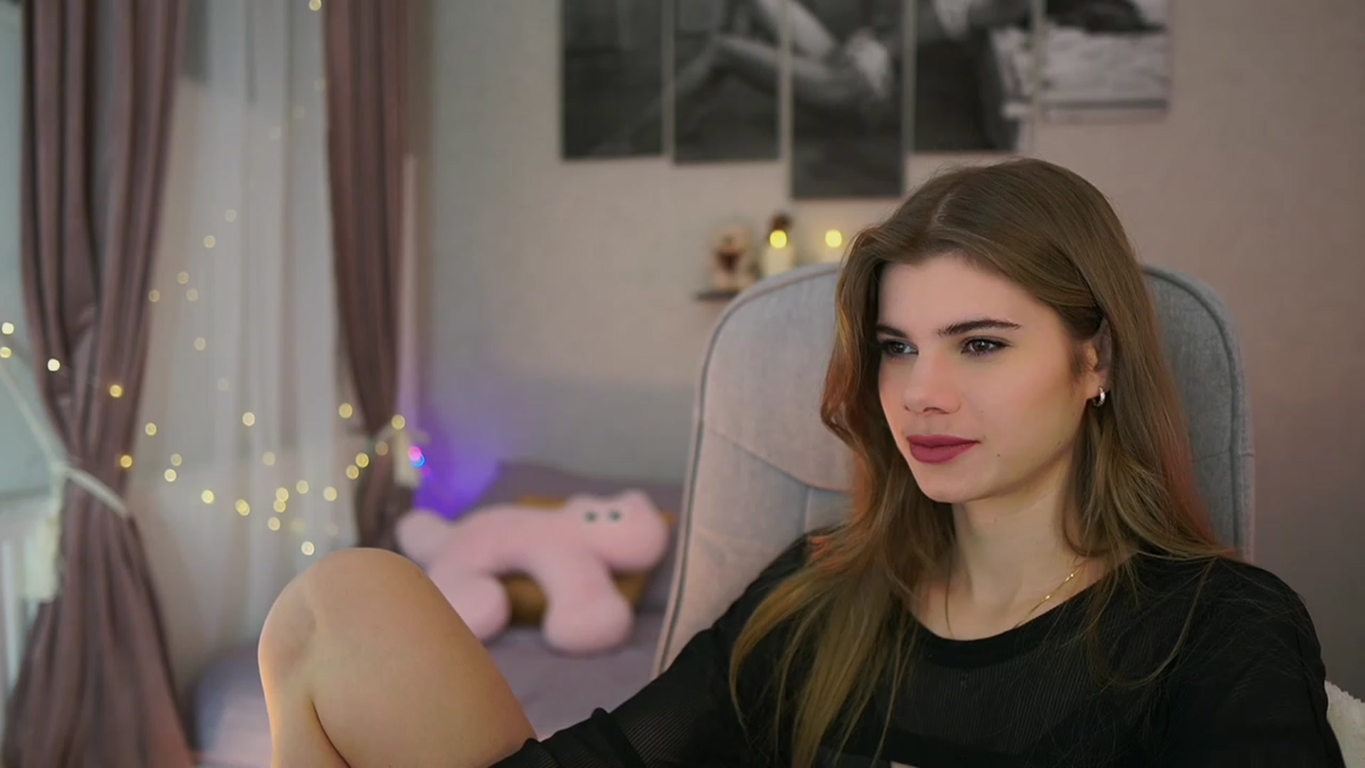 Gallery image thumbnail from RileyReid_18's myfreecams stream on, 12/28/2023, 17:21 image 1 of 20