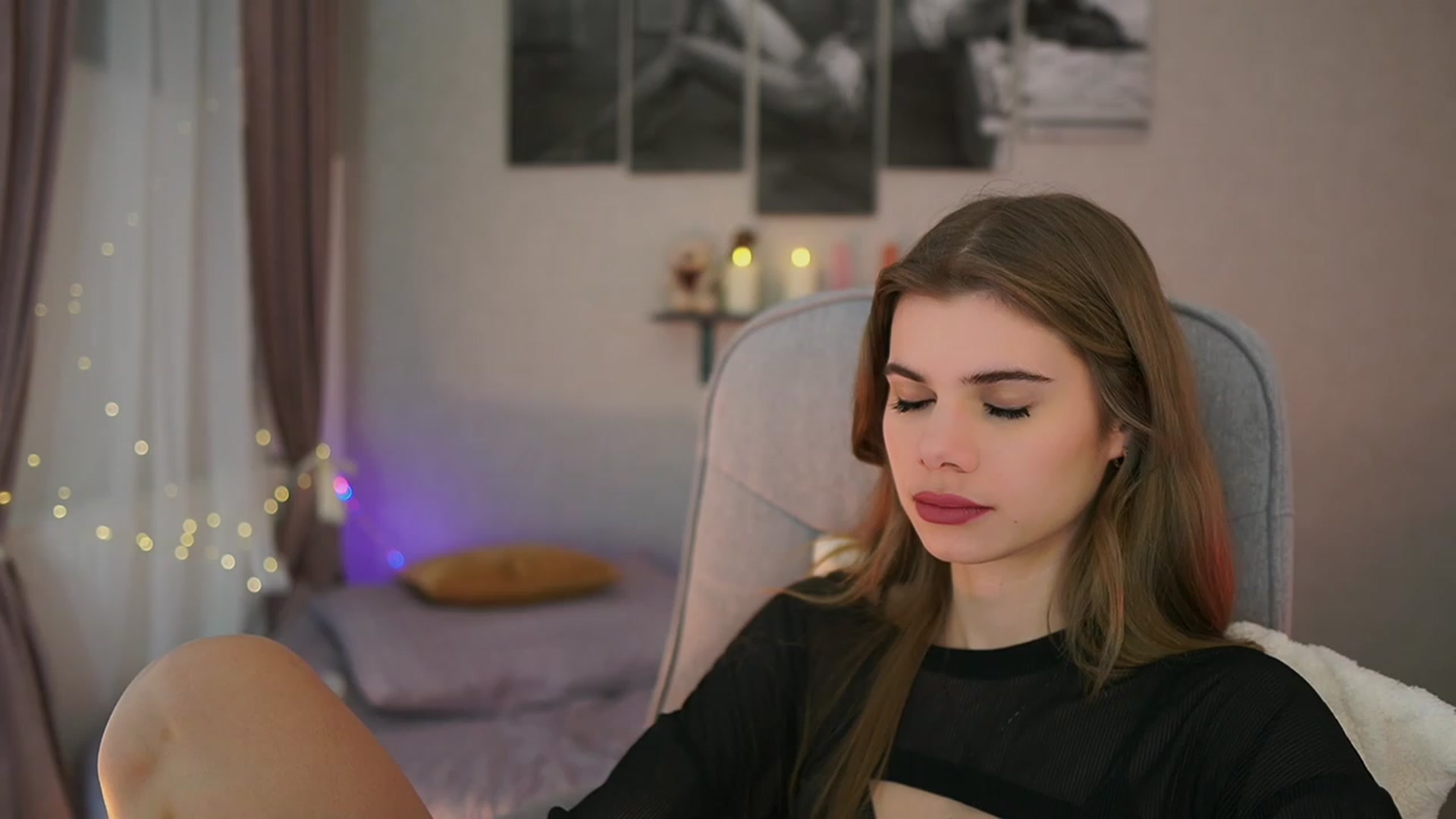 Gallery image thumbnail from RileyReid_18's myfreecams stream on, 12/28/2023, 17:21 image 13 of 20