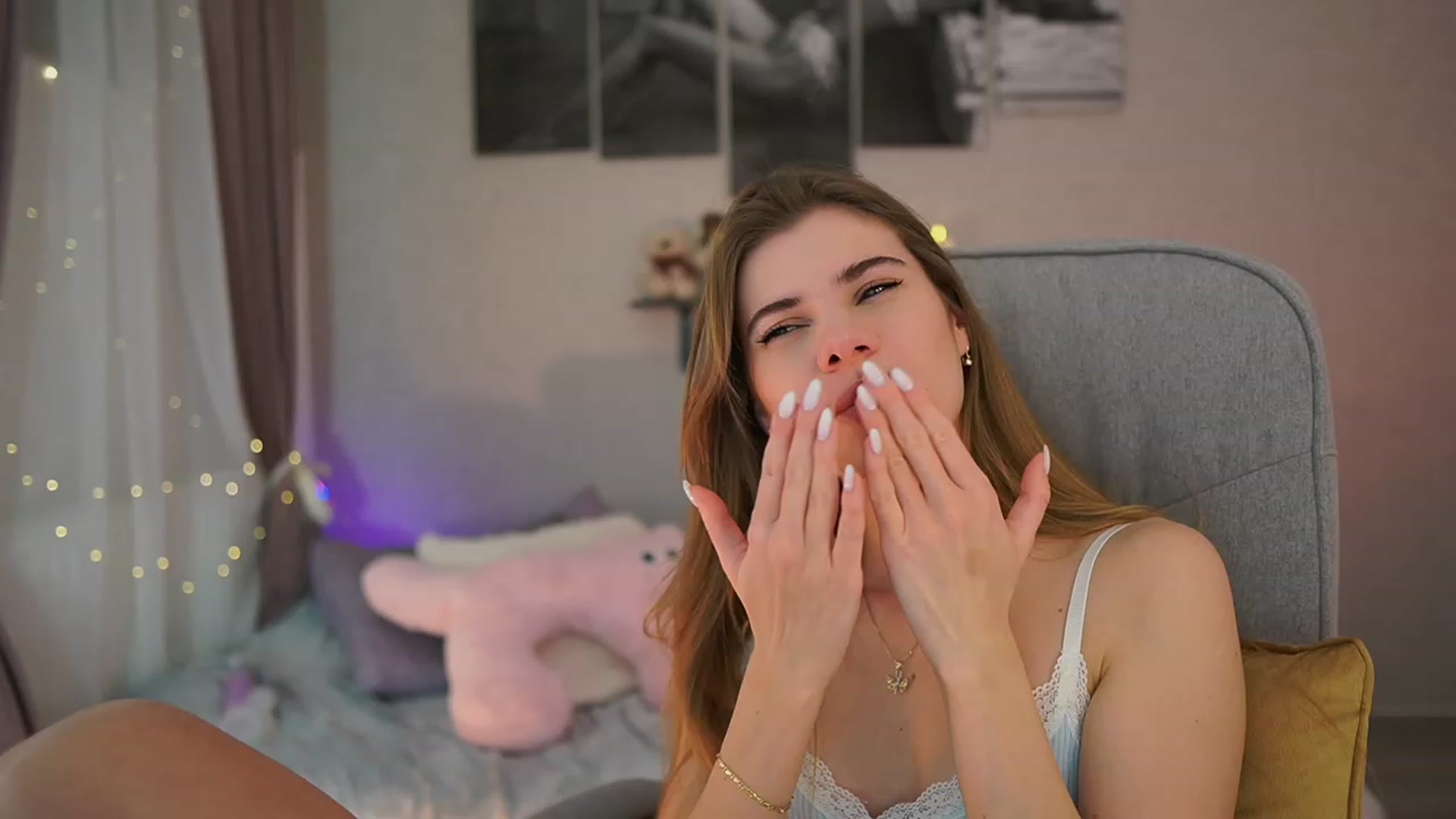 Gallery image thumbnail from RileyReid_18's myfreecams stream on, 12/29/2023, 16:08 image 18 of 20