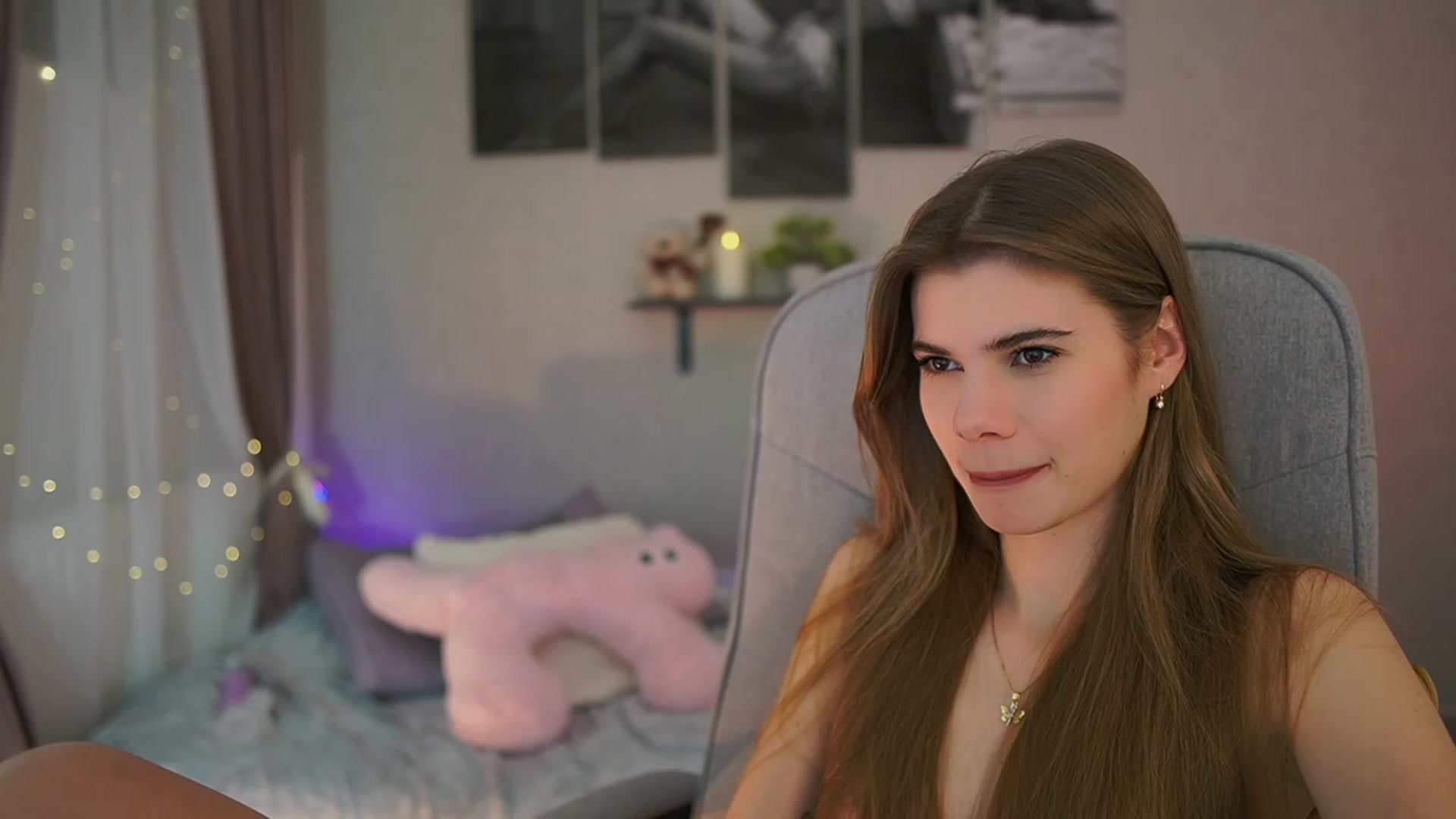 Gallery image thumbnail from RileyReid_18's myfreecams stream on, 12/29/2023, 17:34 image 14 of 20