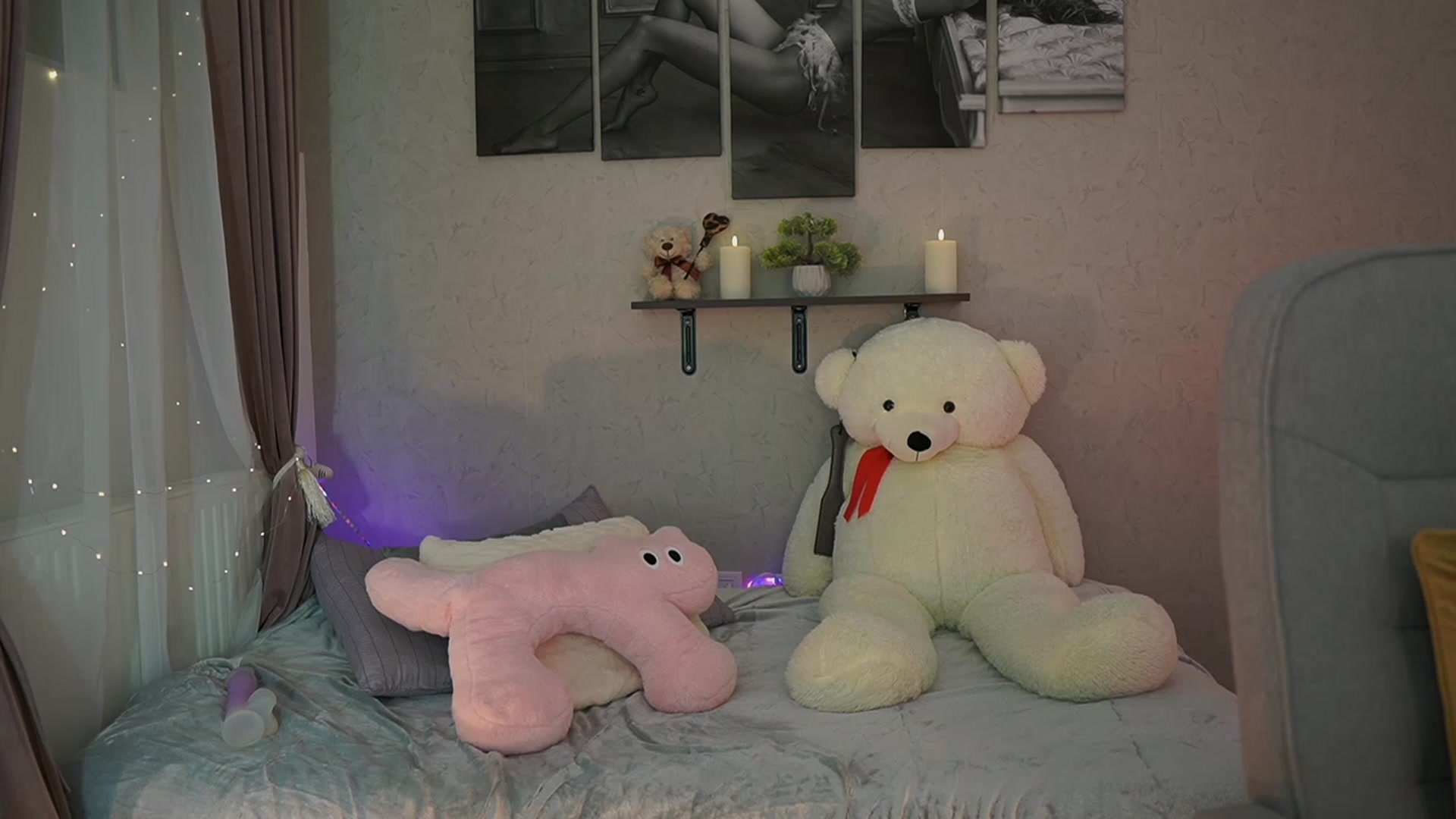 Gallery image thumbnail from RileyReid_18's myfreecams stream on, 12/29/2023, 17:34 image 11 of 20