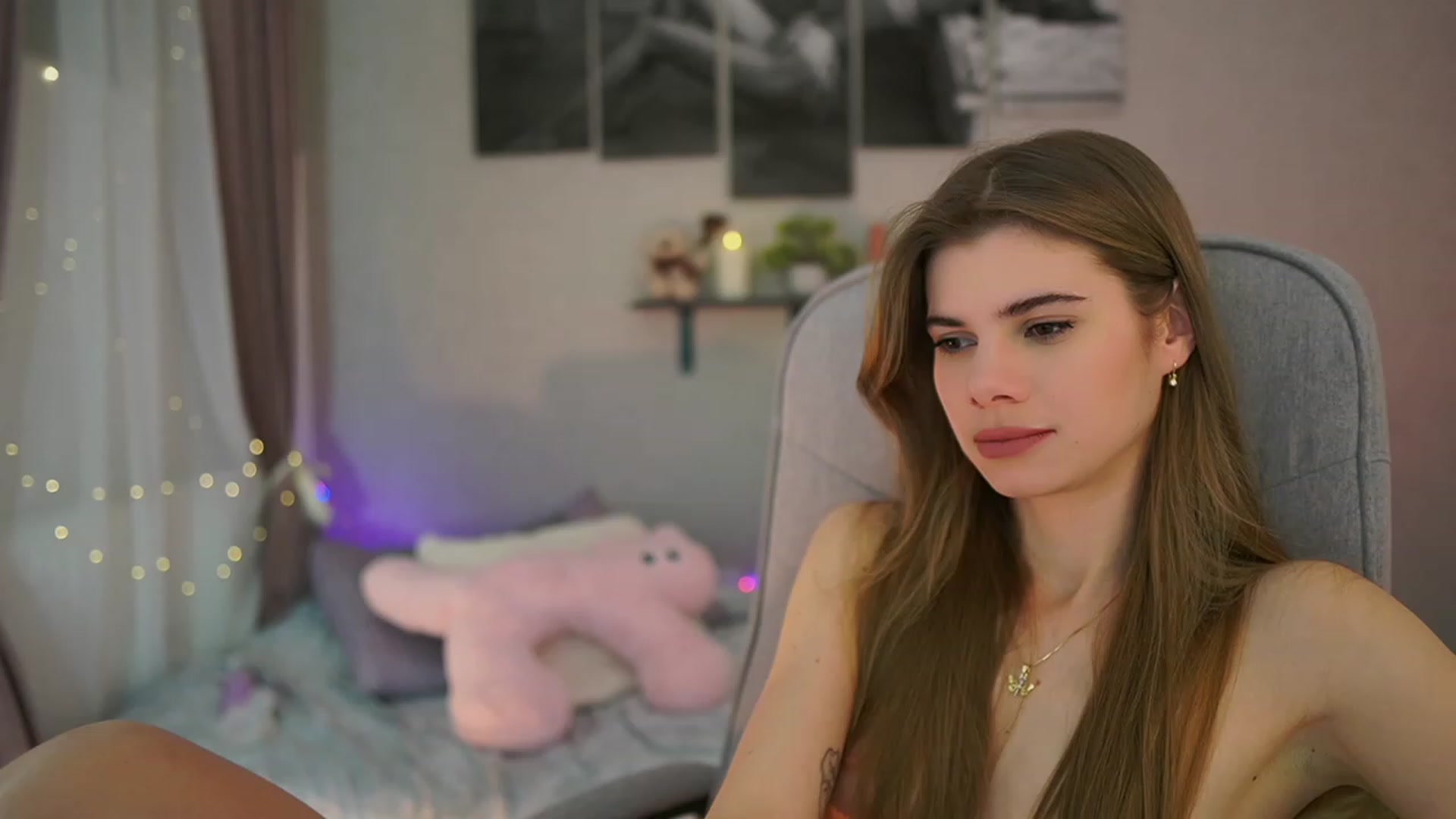 Gallery image thumbnail from RileyReid_18's myfreecams stream on, 12/29/2023, 17:34 image 4 of 20