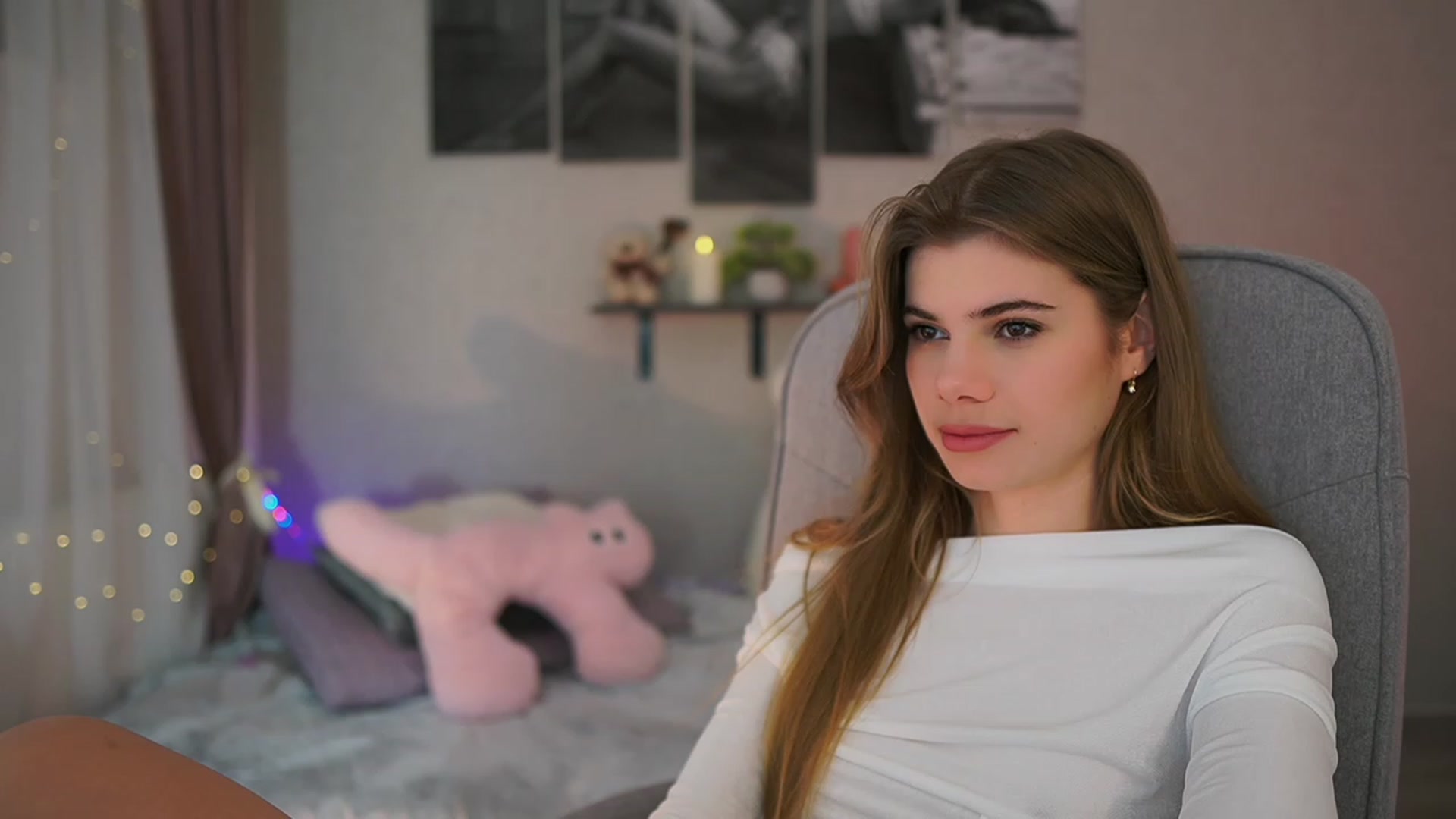 Gallery image thumbnail from RileyReid_18's myfreecams stream on, 12/30/2023, 15:52 image 13 of 20