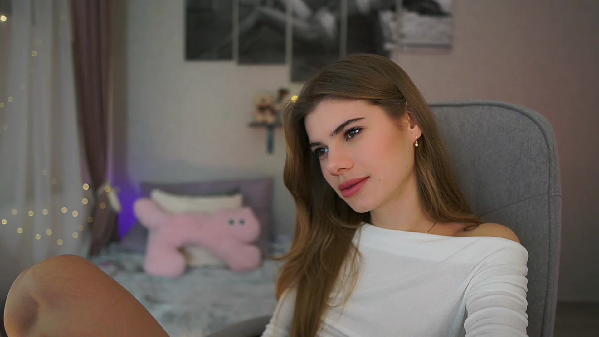 Gallery image thumbnail from RileyReid_18's myfreecams stream on, 12/30/2023, 15:52 image 3 of 20
