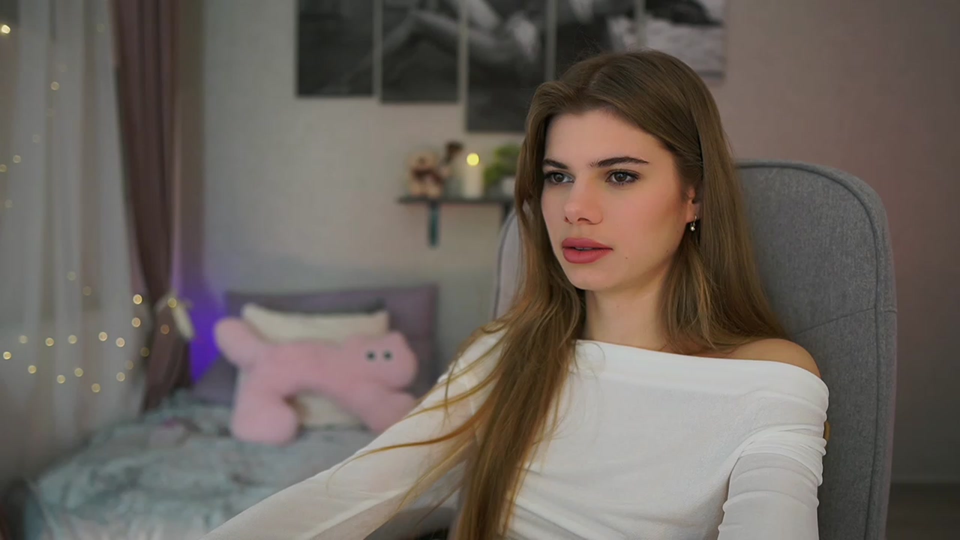 Gallery image thumbnail from RileyReid_18's myfreecams stream on, 12/30/2023, 15:52 image 5 of 20