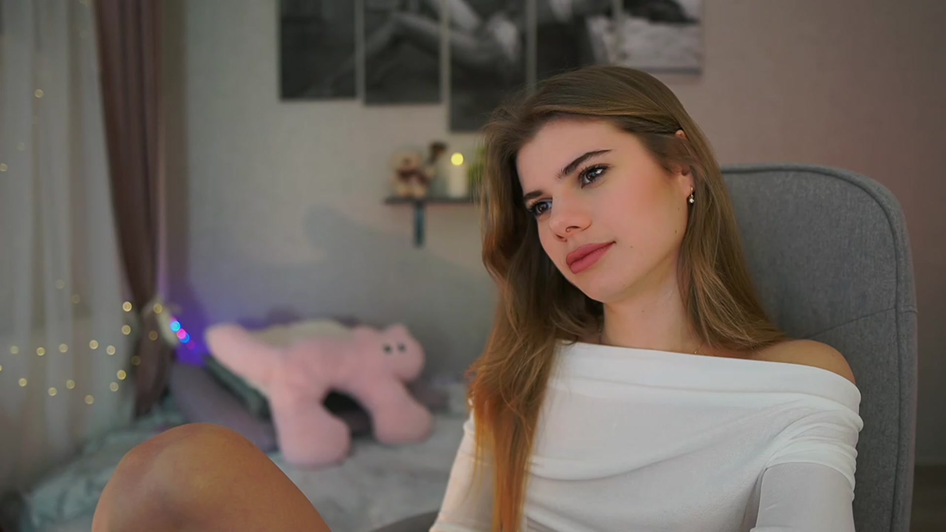 Gallery image thumbnail from RileyReid_18's myfreecams stream on, 12/30/2023, 15:52 image 17 of 20