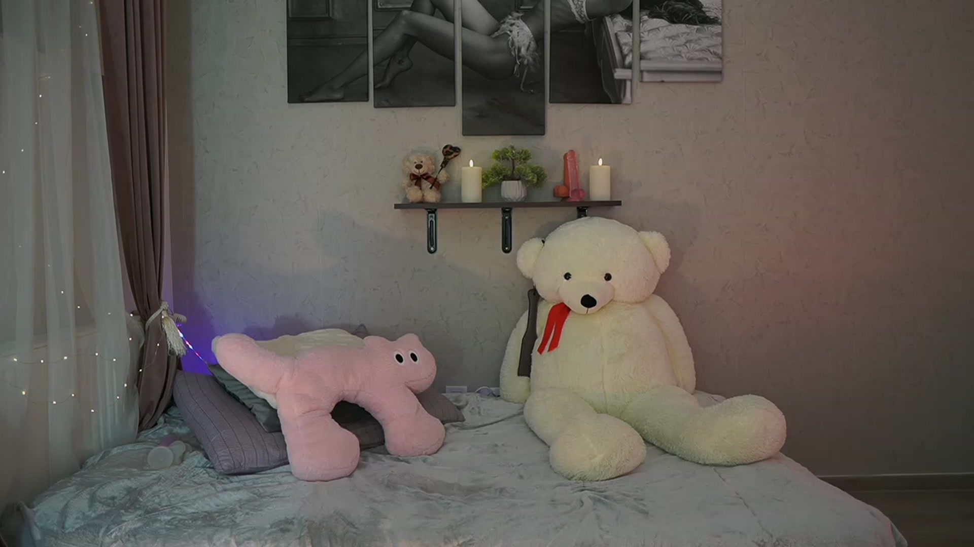Gallery image thumbnail from RileyReid_18's myfreecams stream on, 12/30/2023, 15:52 image 11 of 20