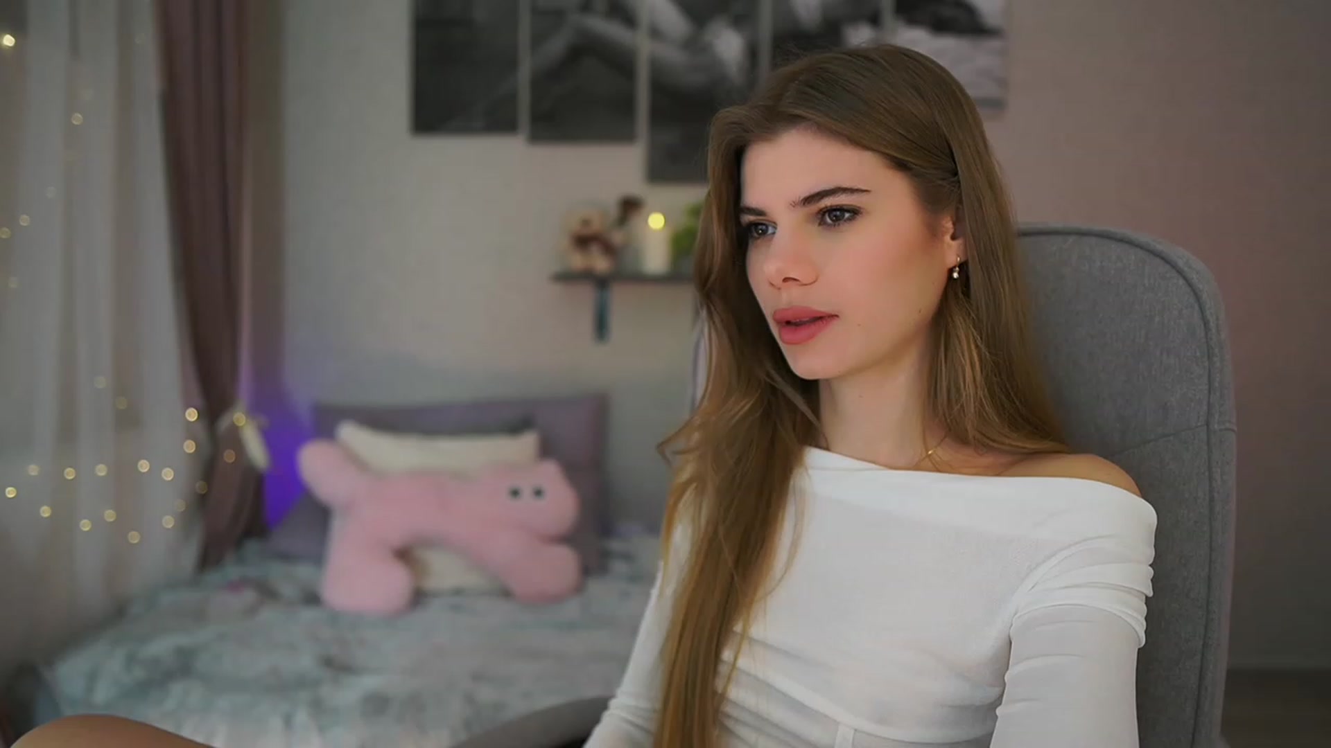 Gallery image thumbnail from RileyReid_18's myfreecams stream on, 12/30/2023, 15:52 image 4 of 20