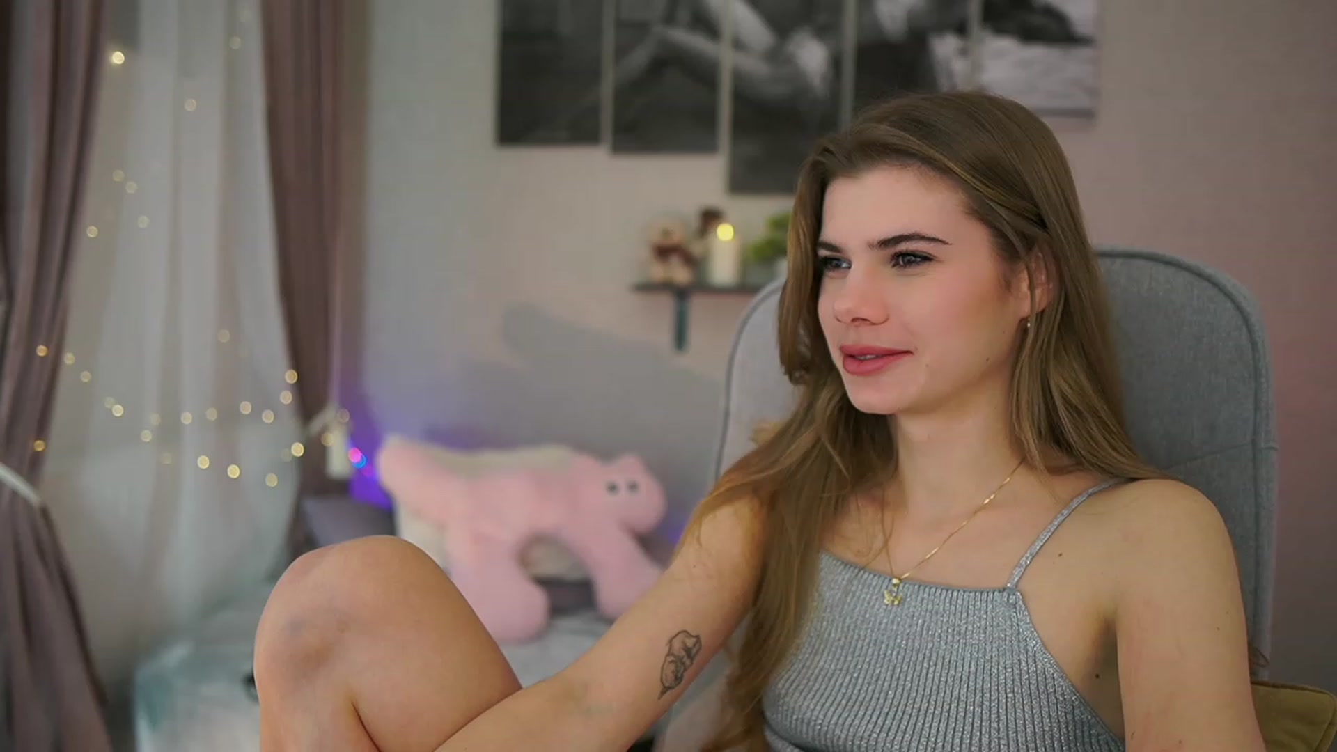 Gallery image thumbnail from RileyReid_18's myfreecams stream on, 12/31/2023, 14:28 image 13 of 20