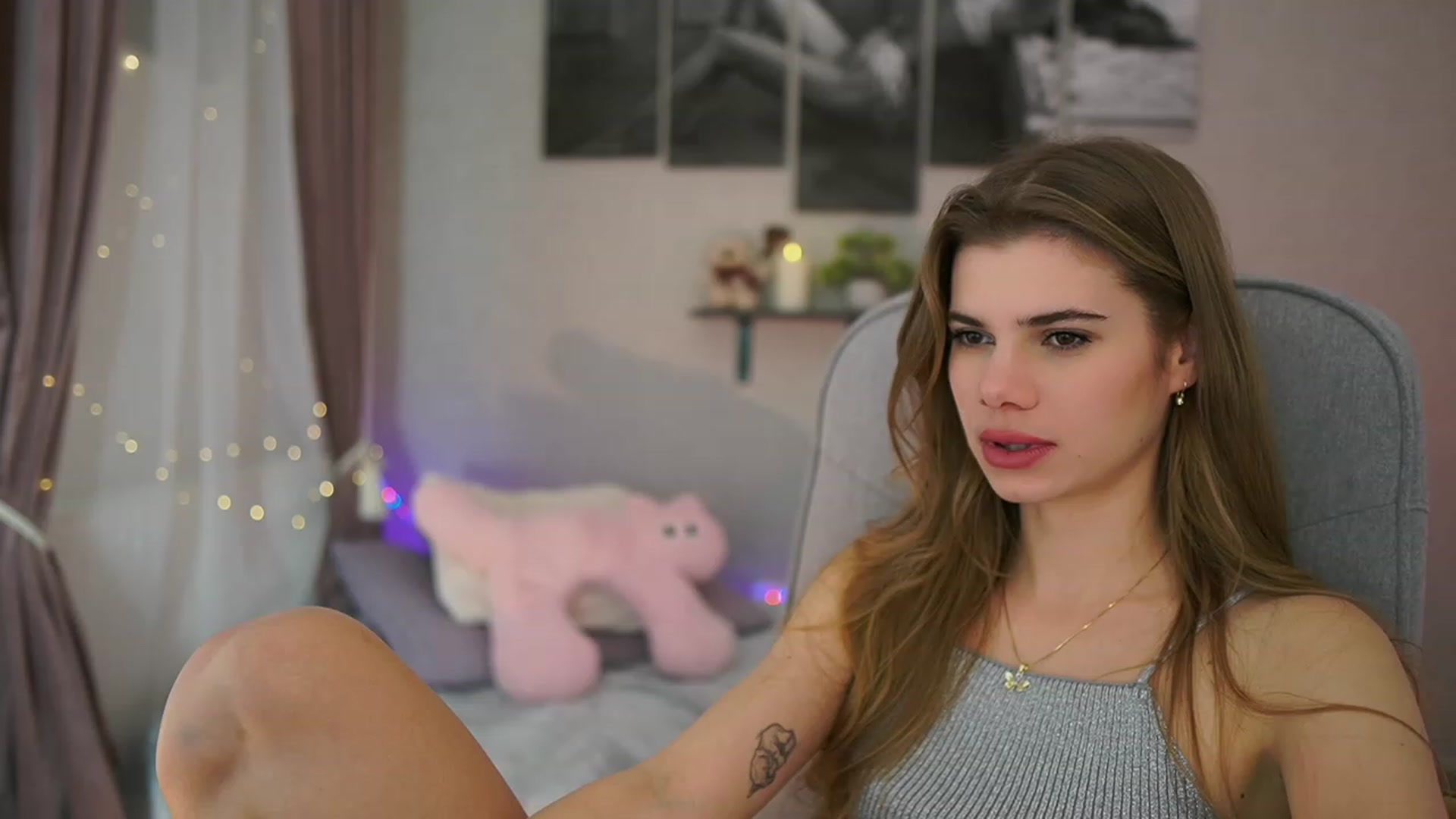 Gallery image thumbnail from RileyReid_18's myfreecams stream on, 12/31/2023, 14:28 image 7 of 20
