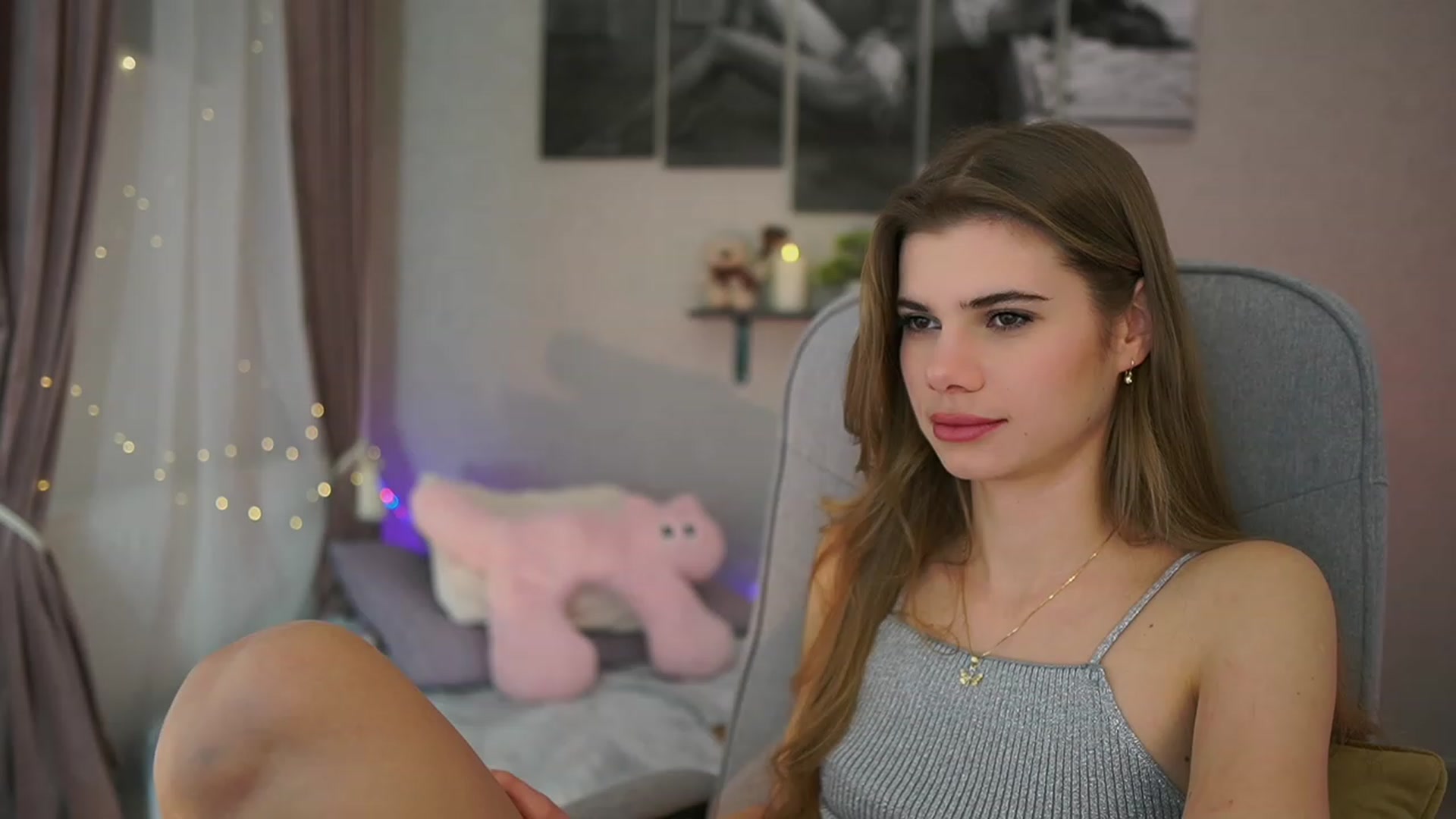Gallery image thumbnail from RileyReid_18's myfreecams stream on, 12/31/2023, 14:28 image 15 of 20