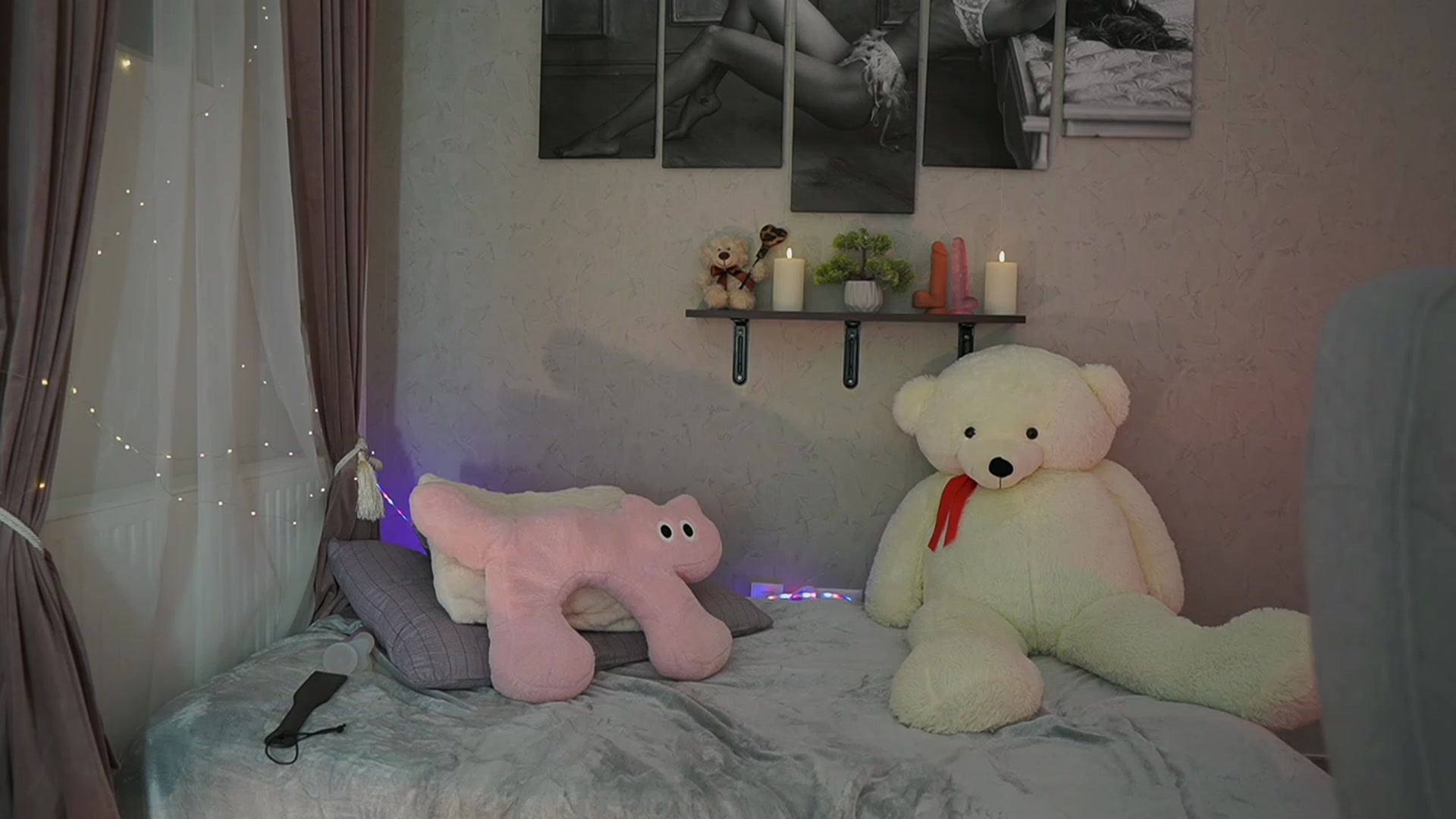 Gallery image thumbnail from RileyReid_18's myfreecams stream on, 12/31/2023, 14:28 image 18 of 20
