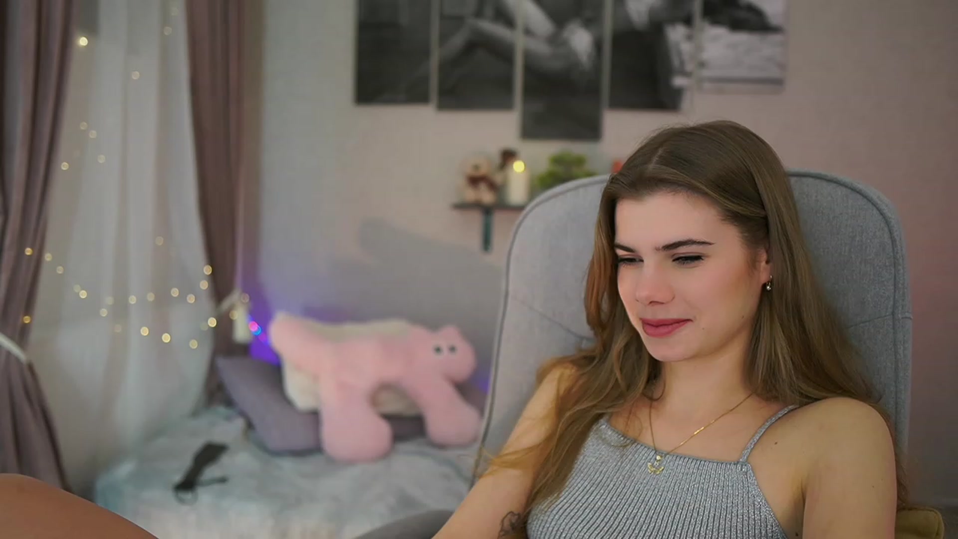 Gallery image thumbnail from RileyReid_18's myfreecams stream on, 12/31/2023, 14:28 image 16 of 20