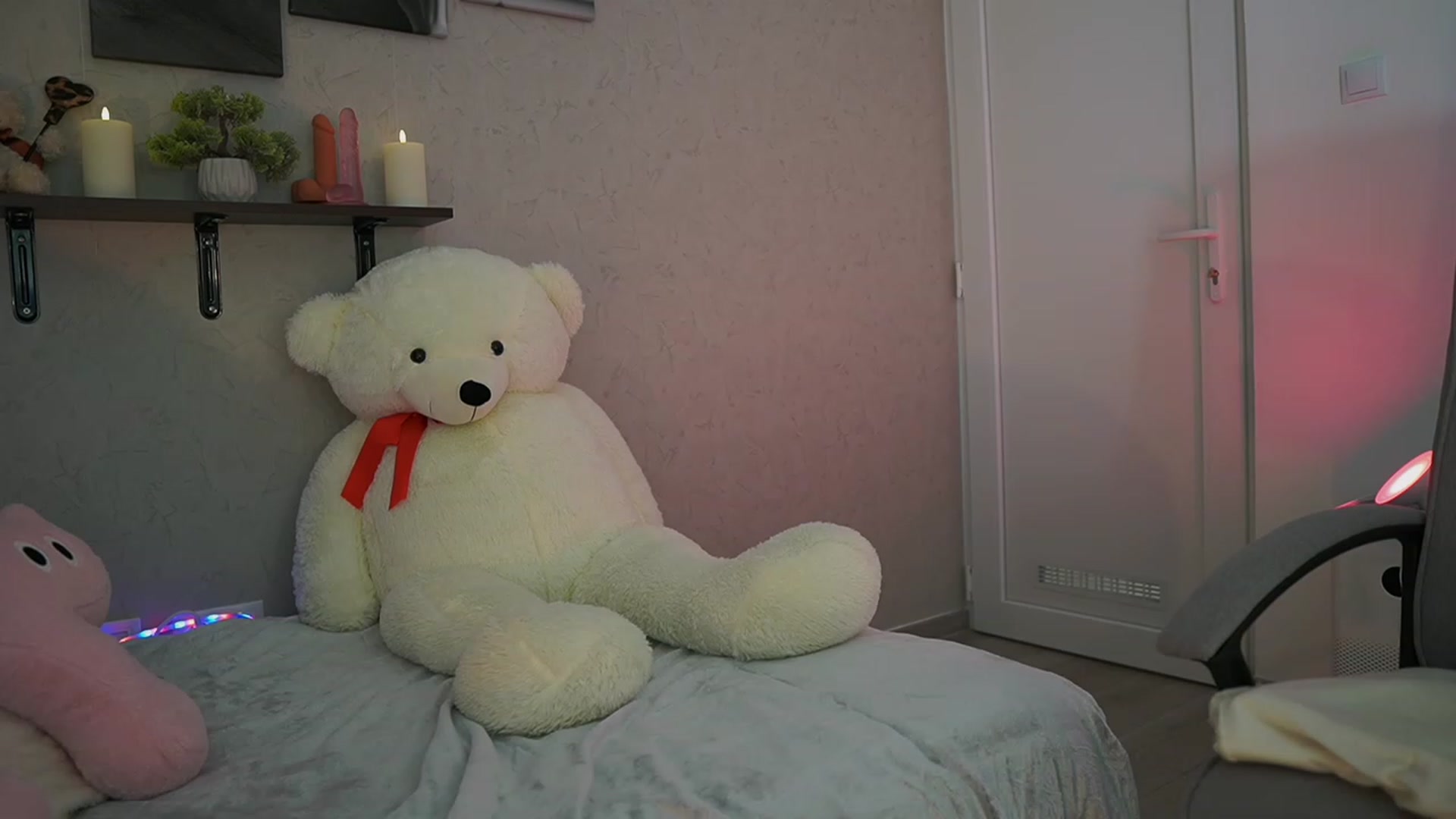 Gallery image thumbnail from RileyReid_18's myfreecams stream on, 01/01/2024, 20:46 image 20 of 20