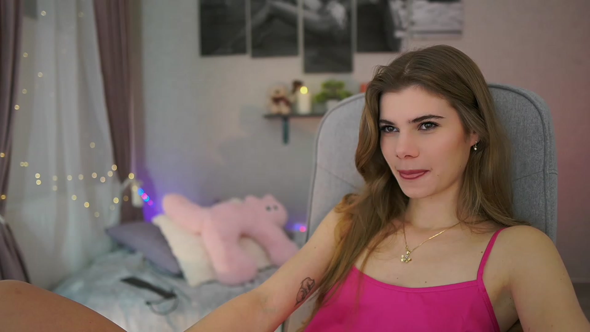 Gallery image thumbnail from RileyReid_18's myfreecams stream on, 01/01/2024, 21:23 image 7 of 20