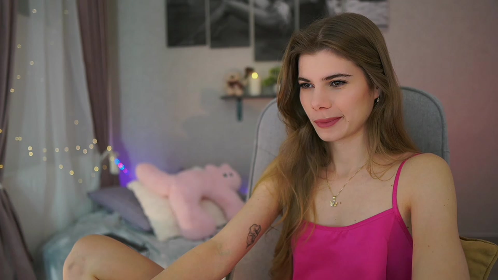 Gallery image thumbnail from RileyReid_18's myfreecams stream on, 01/01/2024, 21:23 image 17 of 20