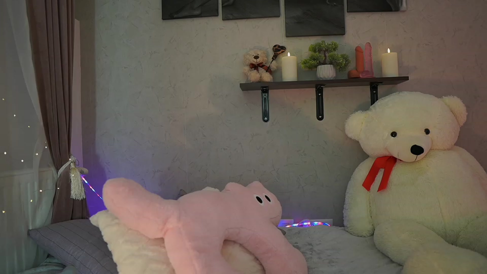 Gallery image thumbnail from RileyReid_18's myfreecams stream on, 01/01/2024, 21:23 image 1 of 20