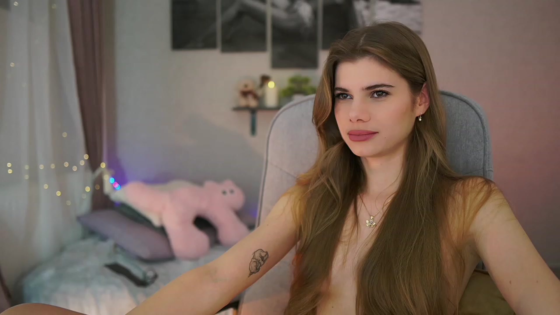 Gallery image thumbnail from RileyReid_18's myfreecams stream on, 01/01/2024, 23:11 image 13 of 20