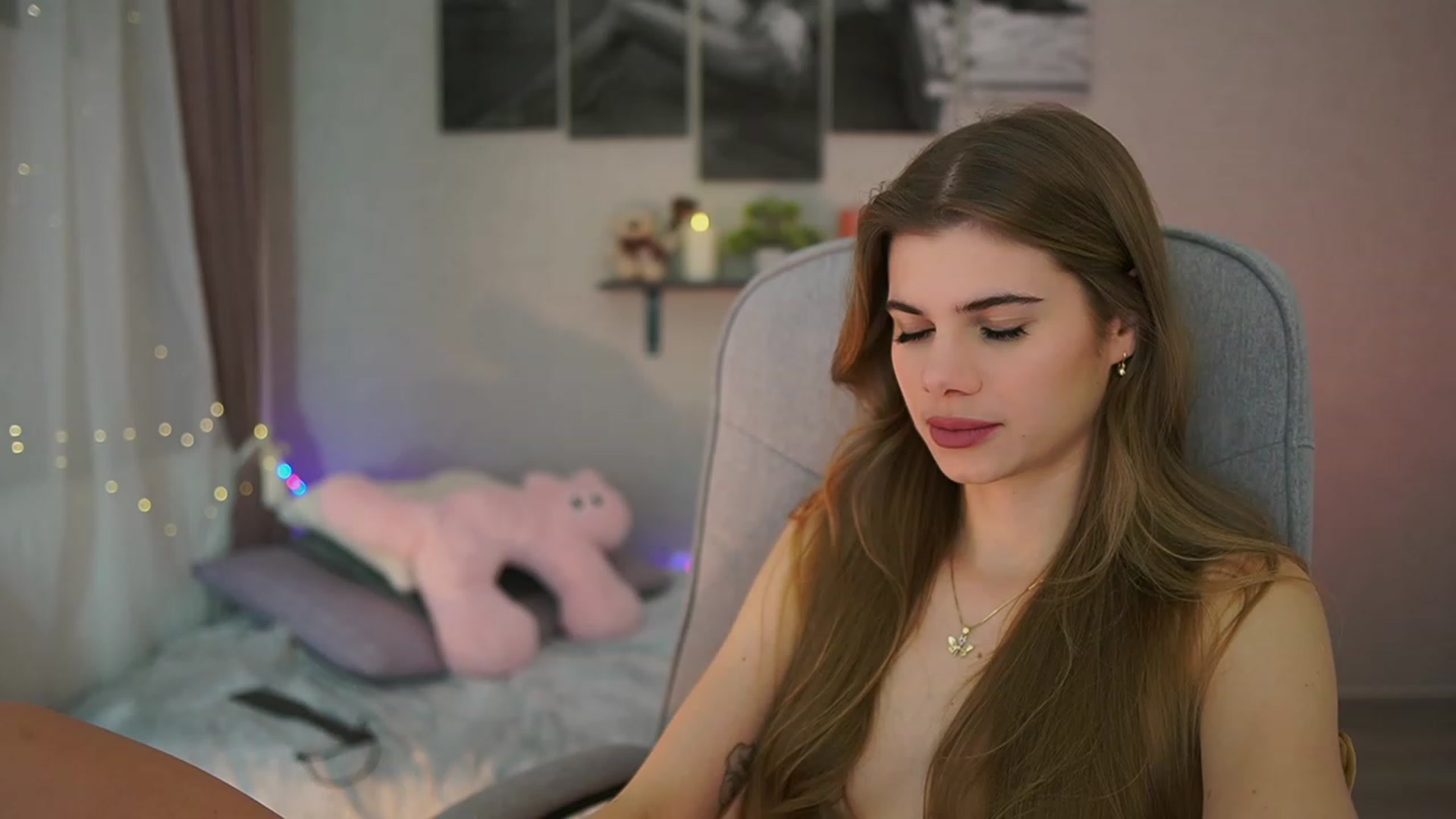 Gallery image thumbnail from RileyReid_18's myfreecams stream on, 01/01/2024, 23:11 image 8 of 20