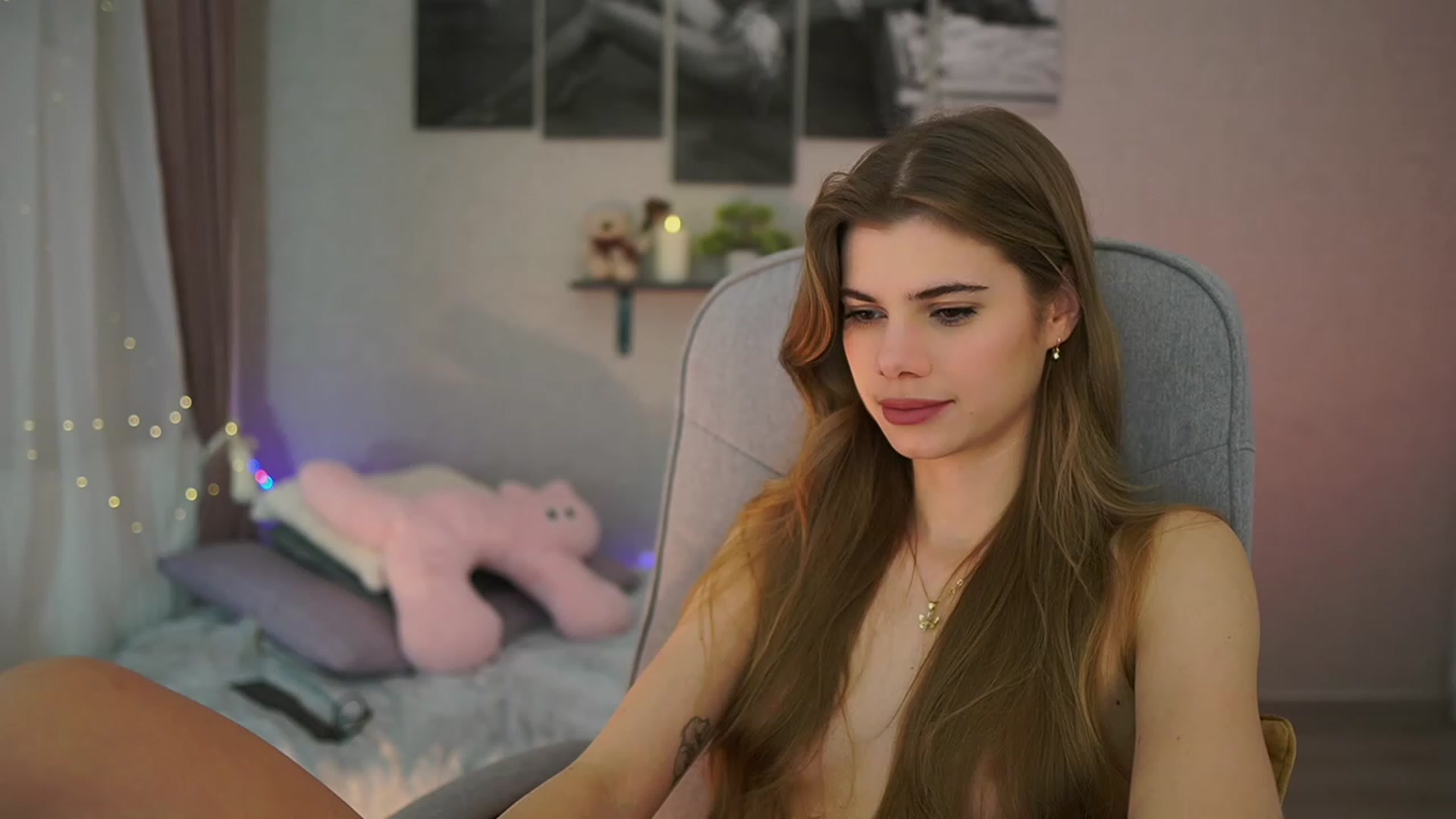 Gallery image thumbnail from RileyReid_18's myfreecams stream on, 01/01/2024, 23:11 image 17 of 20