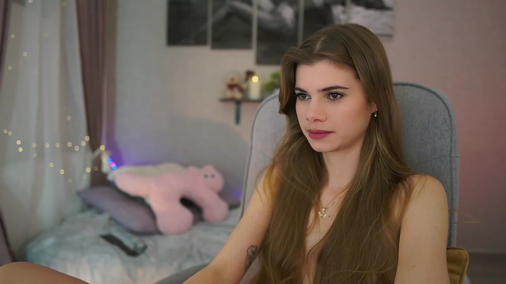 Gallery image thumbnail from RileyReid_18's myfreecams stream on, 01/01/2024, 23:47 image 15 of 20