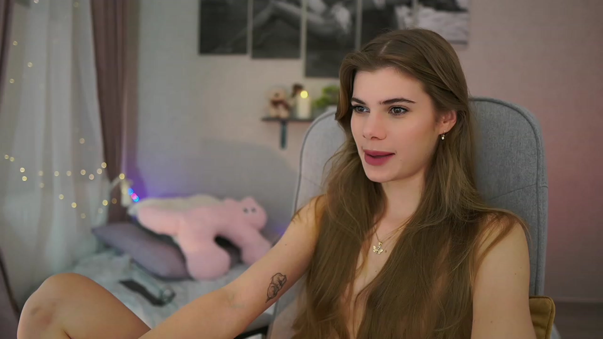 Gallery image thumbnail from RileyReid_18's myfreecams stream on, 01/01/2024, 23:47 image 16 of 20