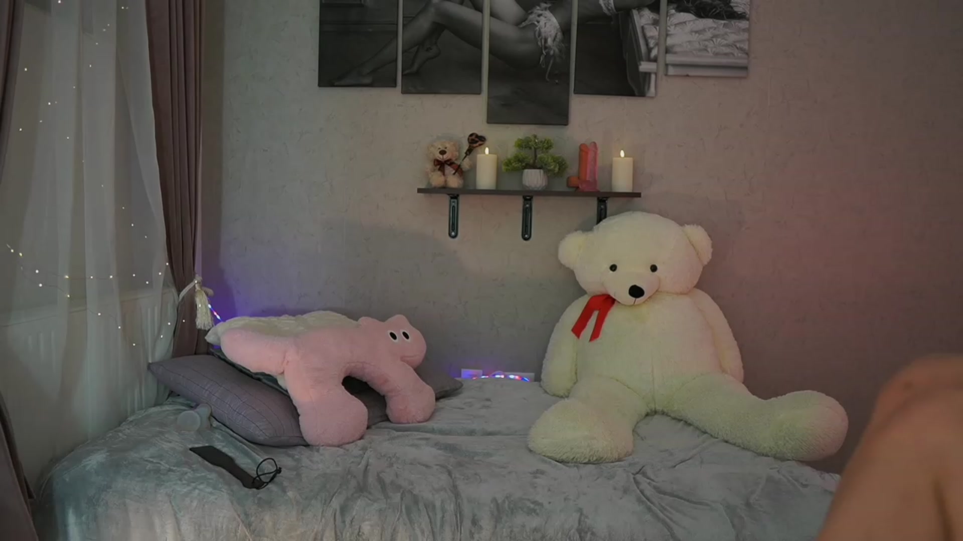 Gallery image thumbnail from RileyReid_18's myfreecams stream on, 01/01/2024, 23:47 image 17 of 20
