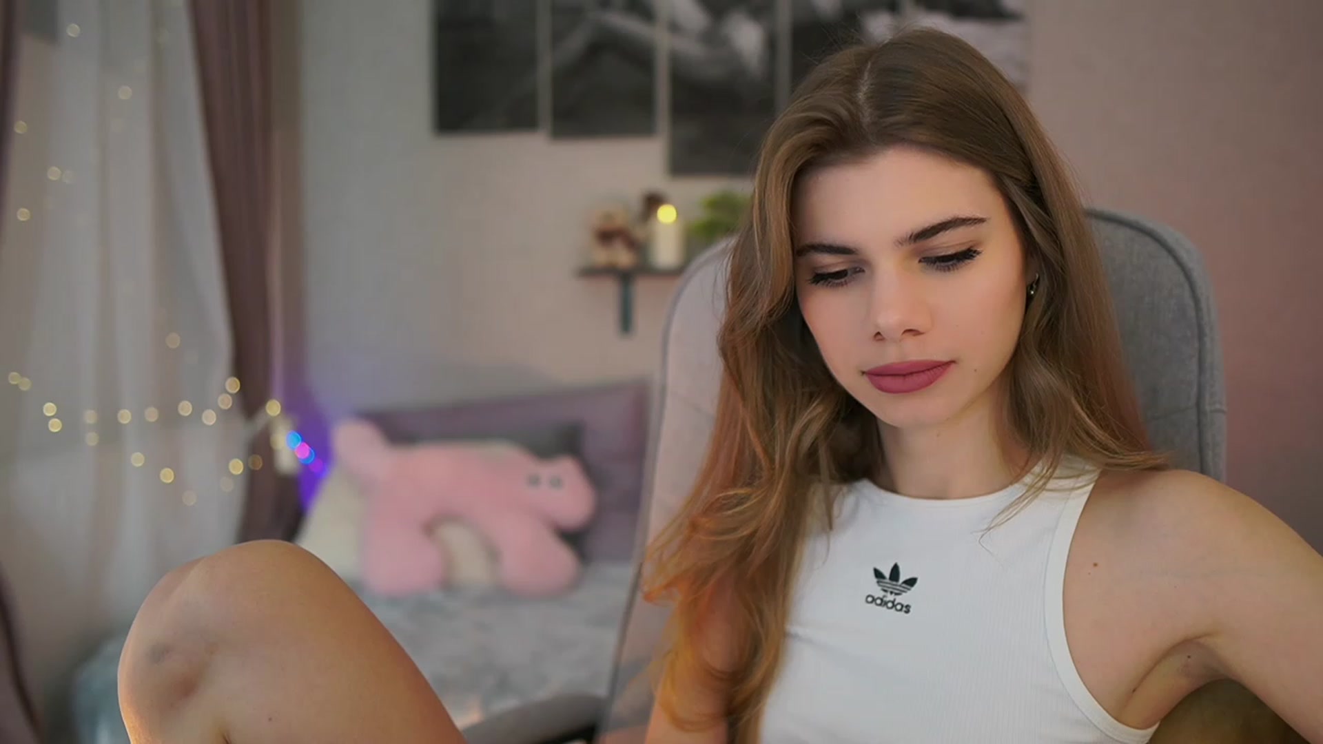 Gallery image thumbnail from RileyReid_18's myfreecams stream on, 01/03/2024, 14:22 image 1 of 20
