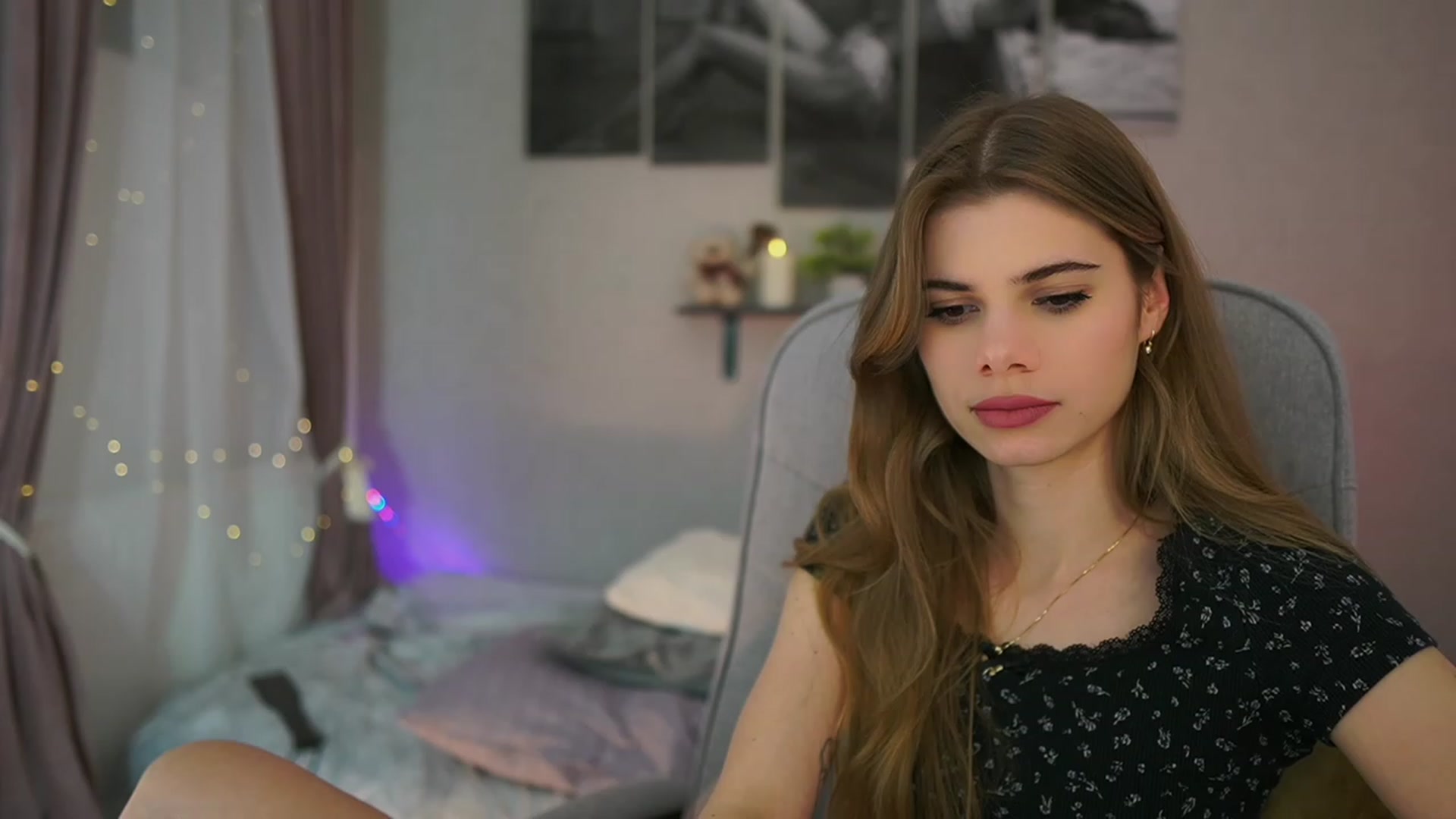 Gallery image thumbnail from RileyReid_18's myfreecams stream on, 01/03/2024, 18:58 image 6 of 20