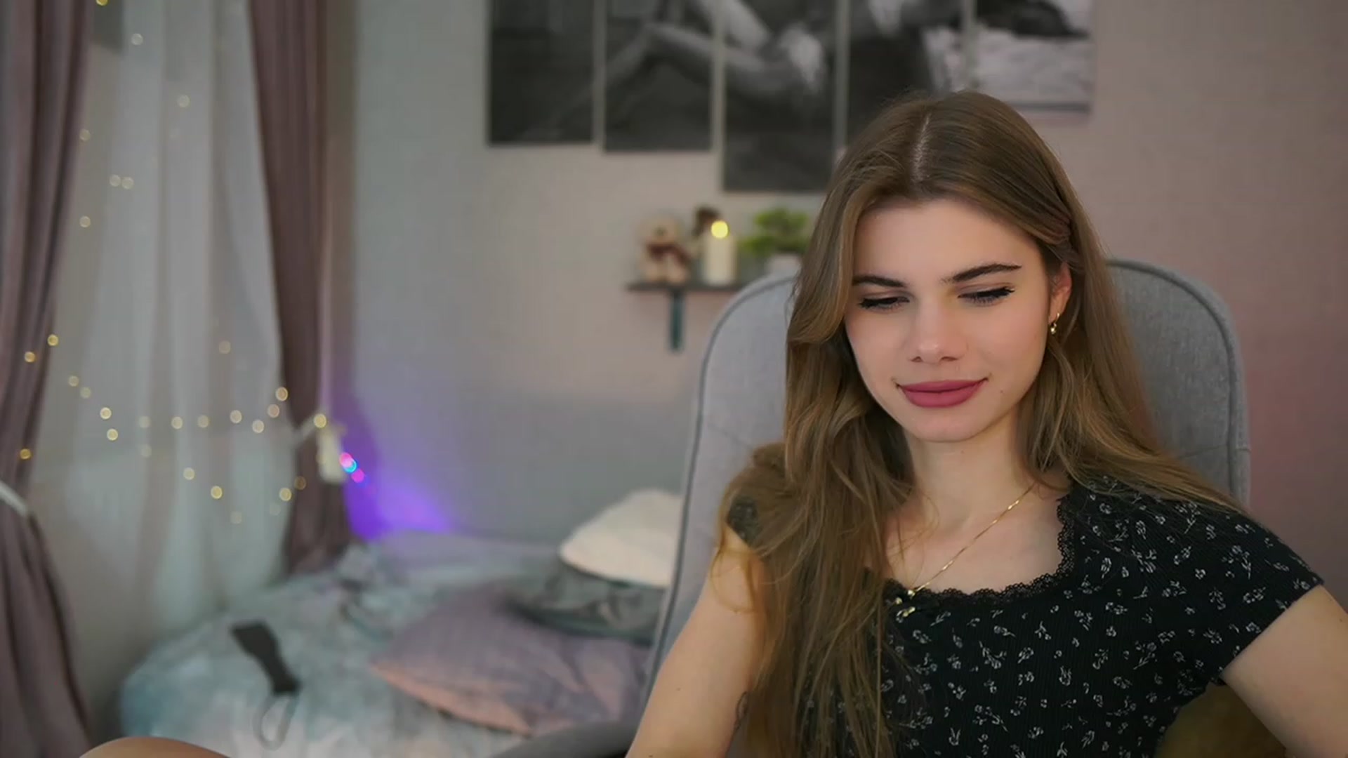 Gallery image thumbnail from RileyReid_18's myfreecams stream on, 01/03/2024, 18:58 image 8 of 20