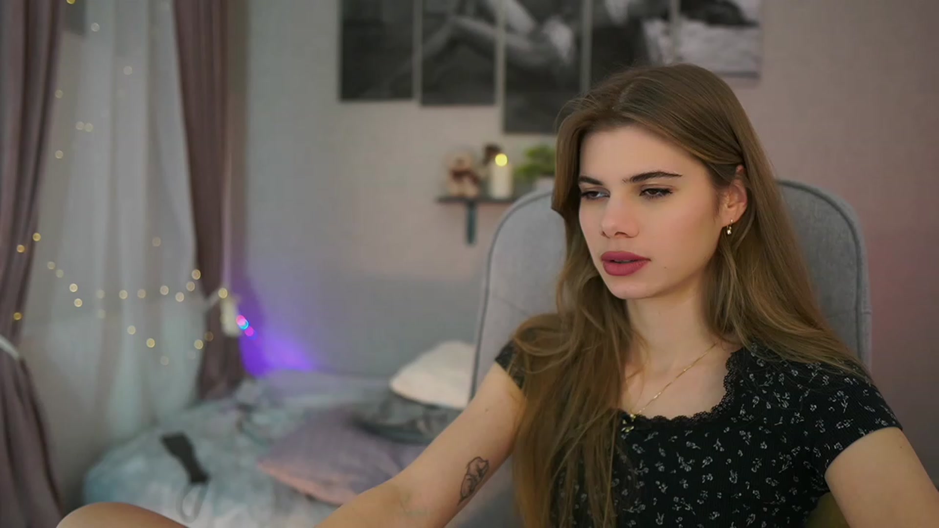 Gallery image thumbnail from RileyReid_18's myfreecams stream on, 01/03/2024, 18:58 image 7 of 20