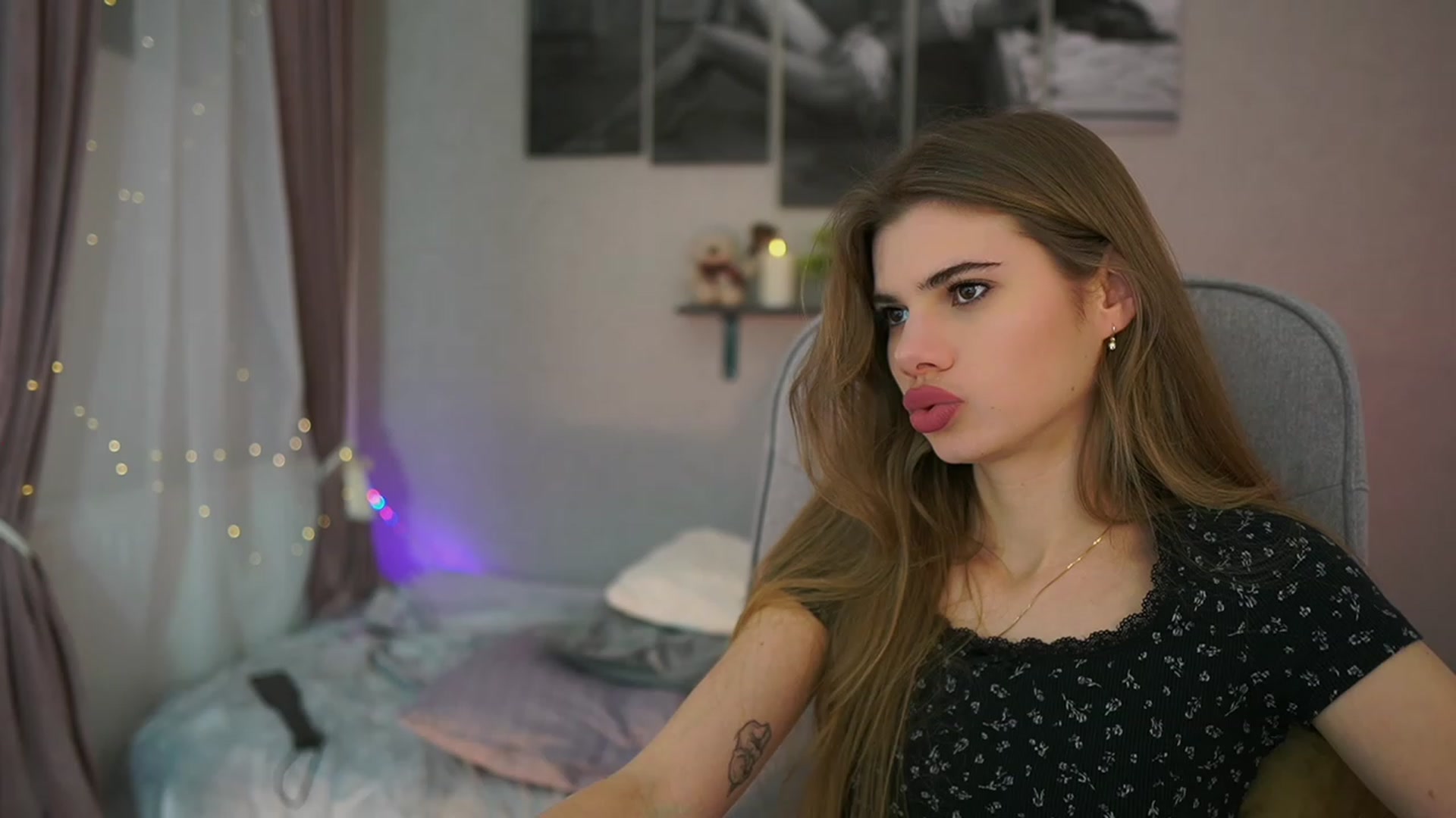 Gallery image thumbnail from RileyReid_18's myfreecams stream on, 01/03/2024, 18:58 image 16 of 20