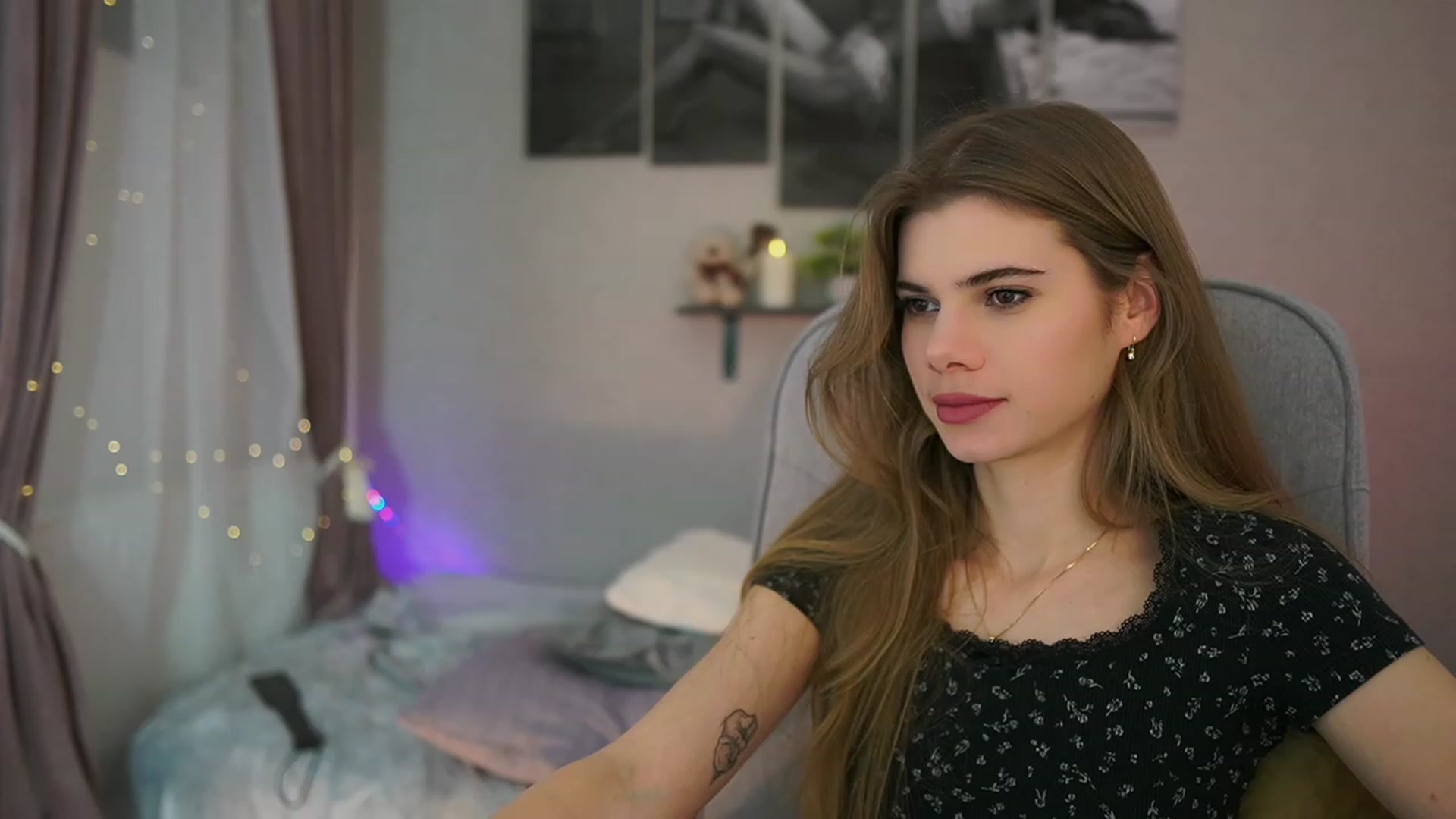 Gallery image thumbnail from RileyReid_18's myfreecams stream on, 01/03/2024, 18:58 image 15 of 20