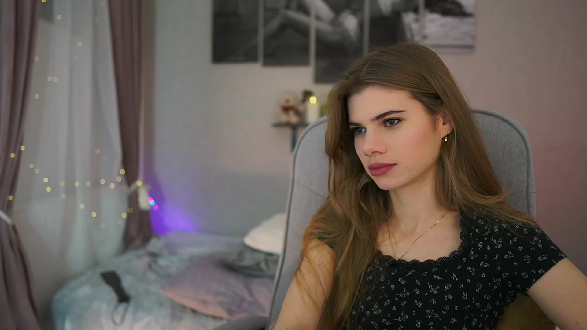 Gallery image thumbnail from RileyReid_18's myfreecams stream on, 01/03/2024, 18:58 image 11 of 20