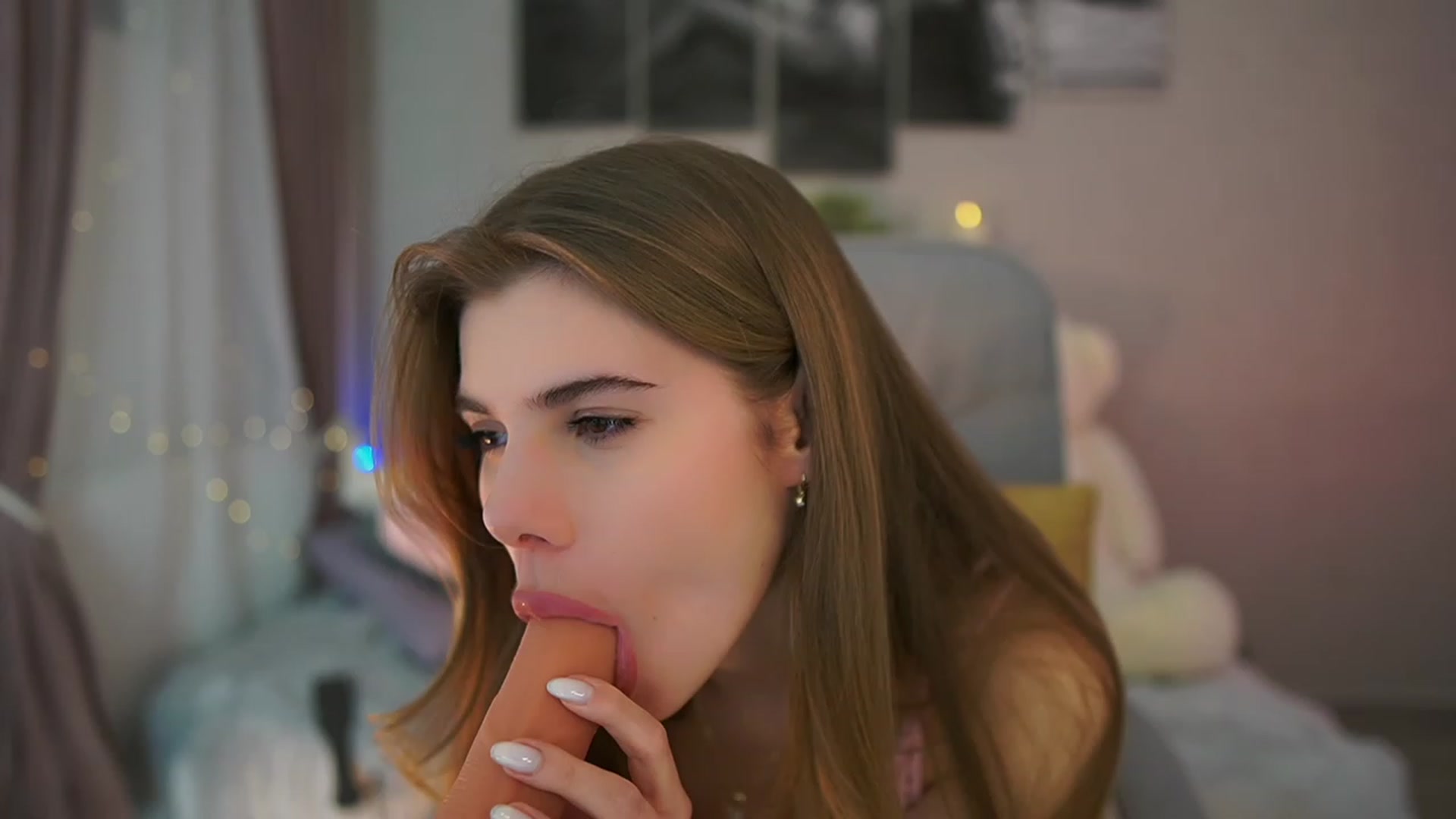 Gallery image thumbnail from RileyReid_18's myfreecams stream on, 01/05/2024, 11:01 image 9 of 20