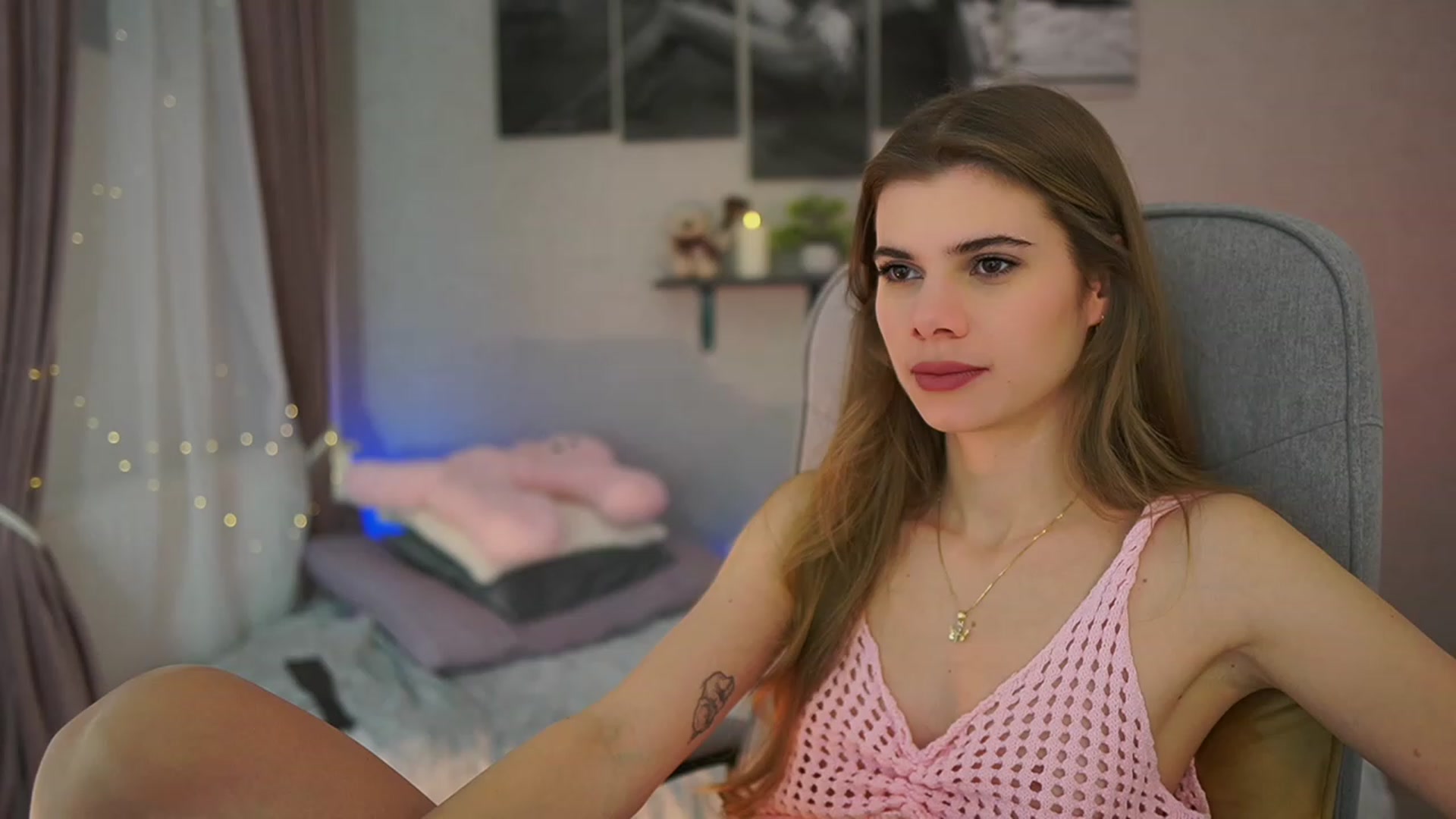 Gallery image thumbnail from RileyReid_18's myfreecams stream on, 01/05/2024, 12:12 image 17 of 20