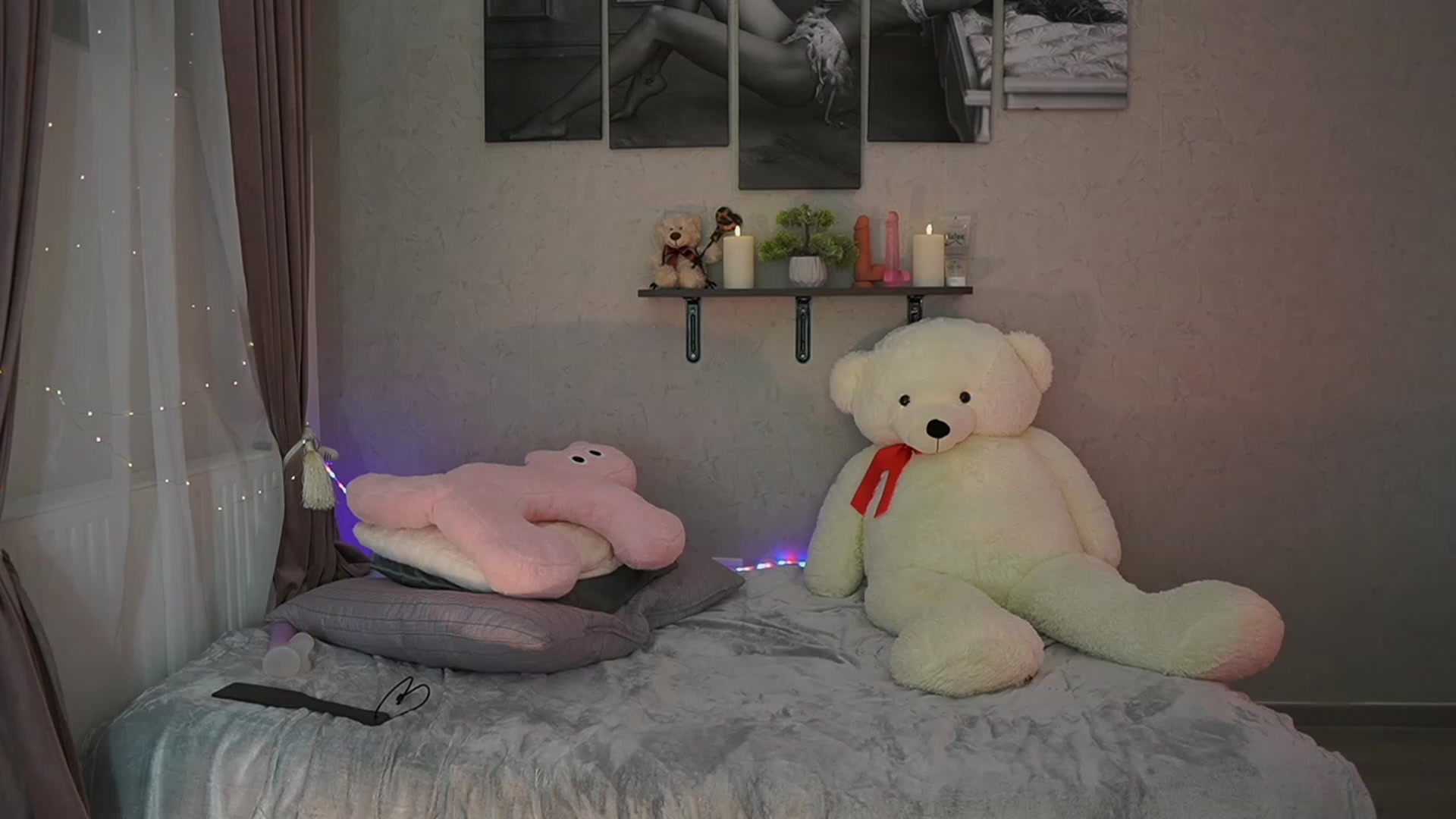 Gallery image thumbnail from RileyReid_18's myfreecams stream on, 01/06/2024, 17:36 image 13 of 20