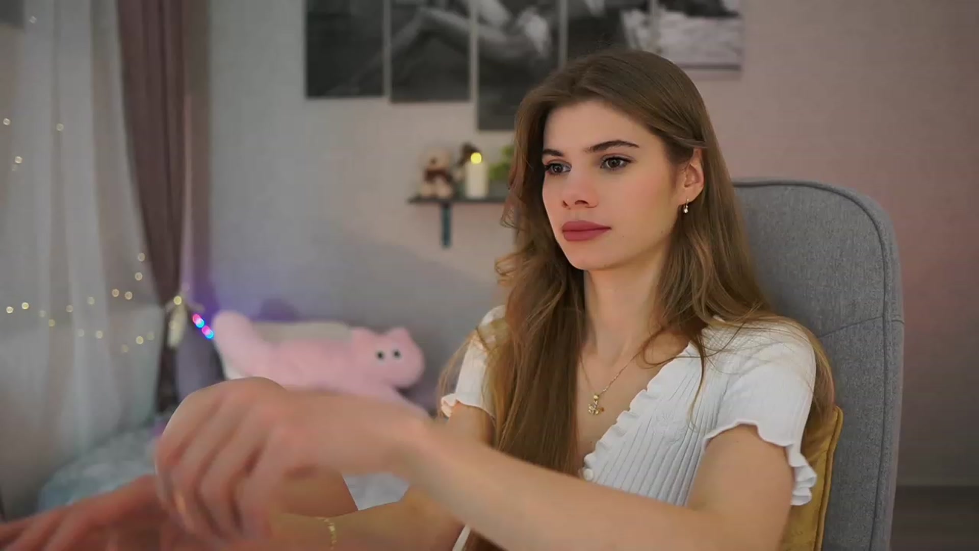 Gallery image thumbnail from RileyReid_18's myfreecams stream on, 01/07/2024, 14:48 image 8 of 20