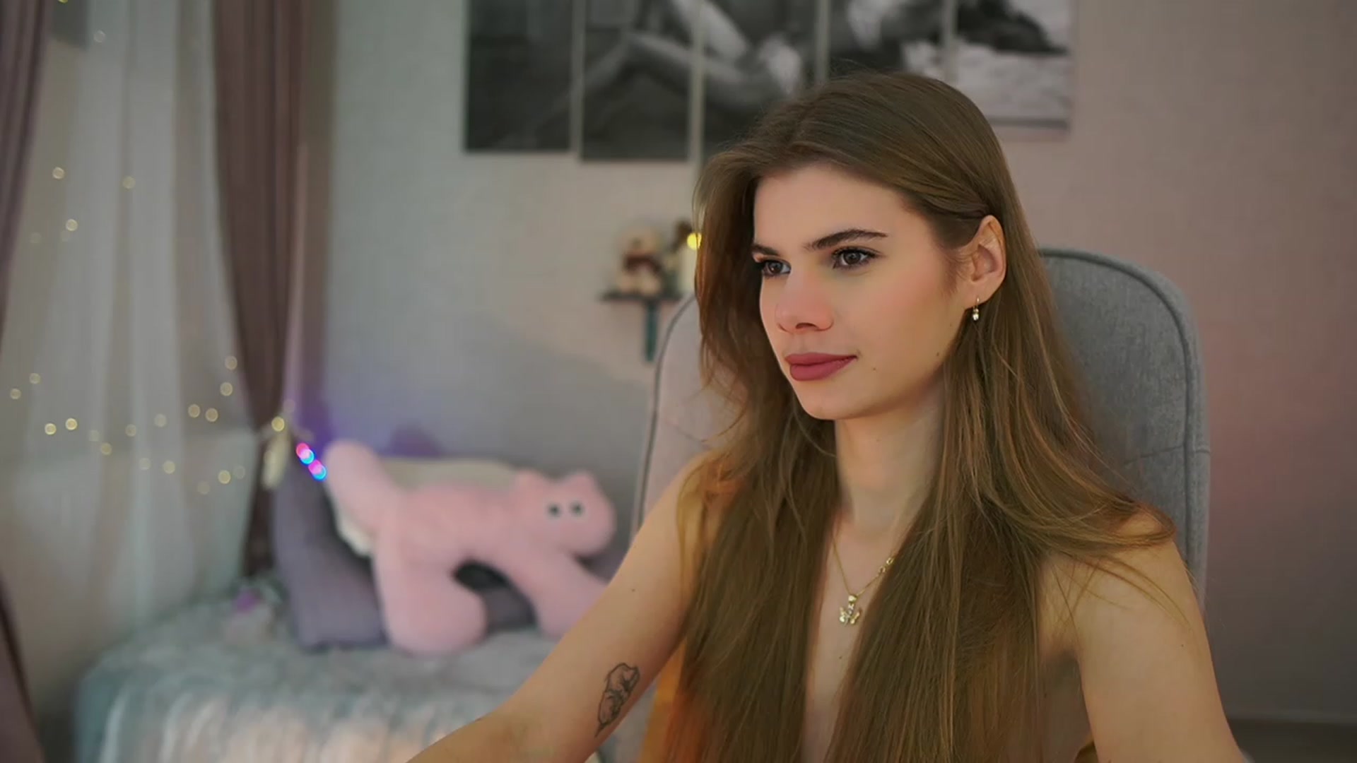 Gallery image thumbnail from RileyReid_18's myfreecams stream on, 01/07/2024, 14:48 image 16 of 20