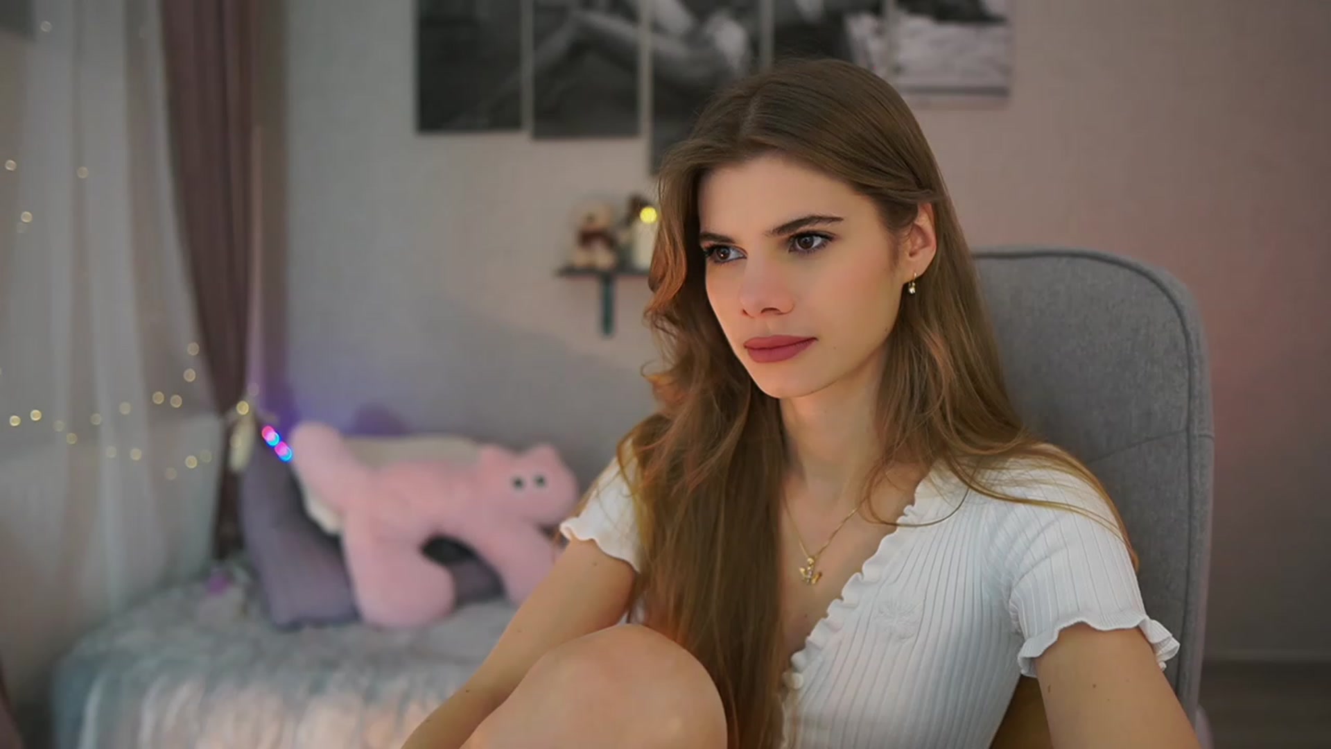 Gallery image thumbnail from RileyReid_18's myfreecams stream on, 01/07/2024, 14:48 image 6 of 20