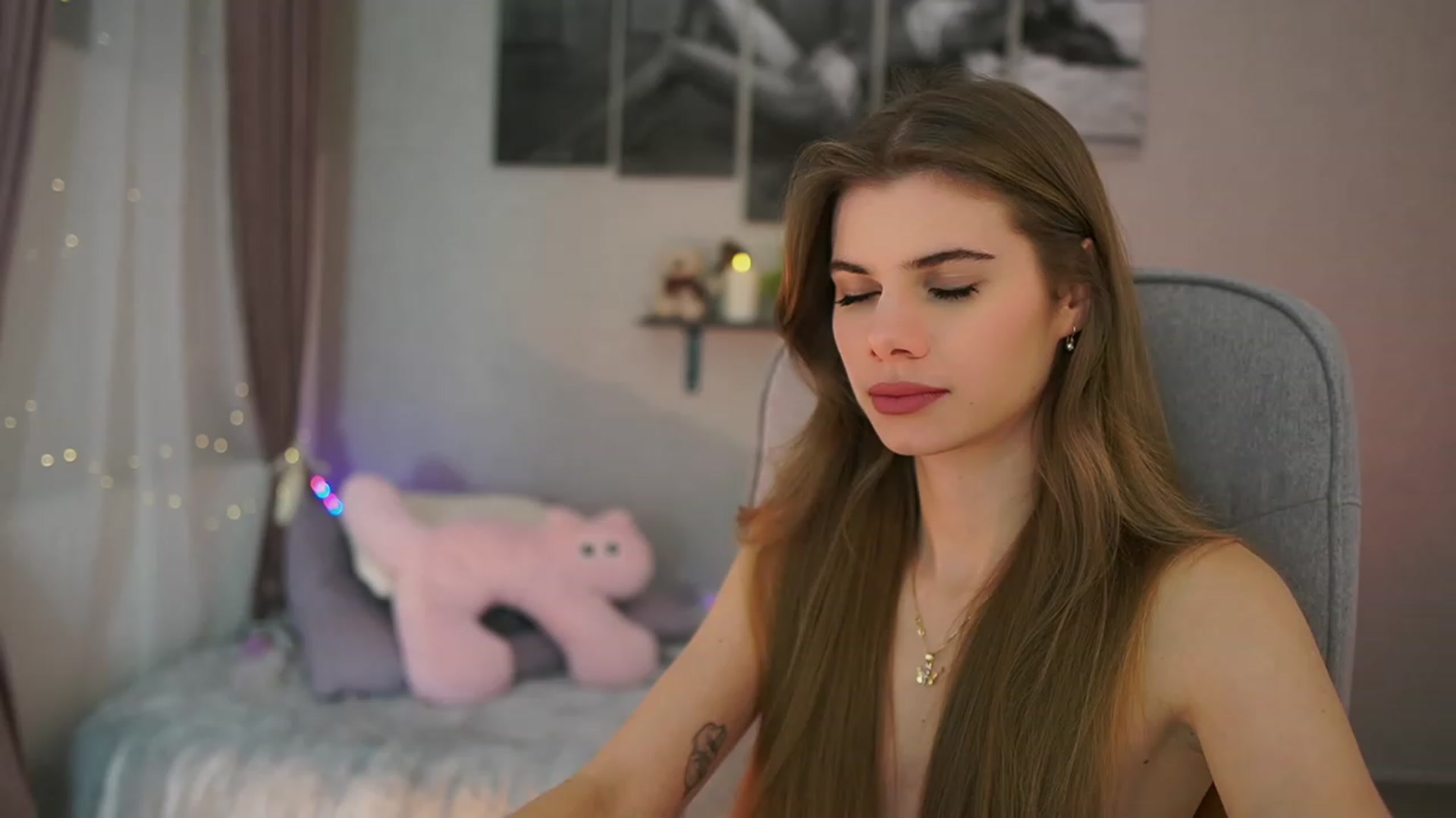 Gallery image thumbnail from RileyReid_18's myfreecams stream on, 01/07/2024, 15:22 image 20 of 20