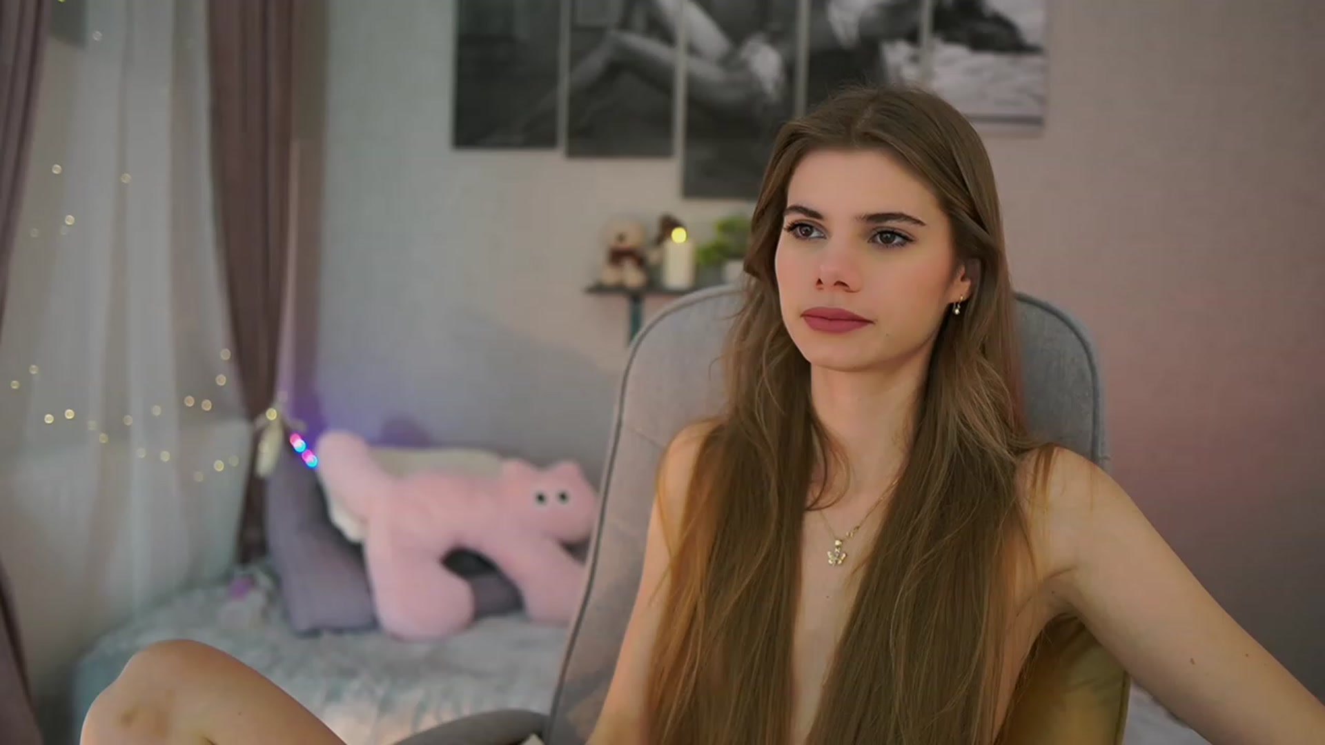 Gallery image thumbnail from RileyReid_18's myfreecams stream on, 01/07/2024, 15:22 image 3 of 20