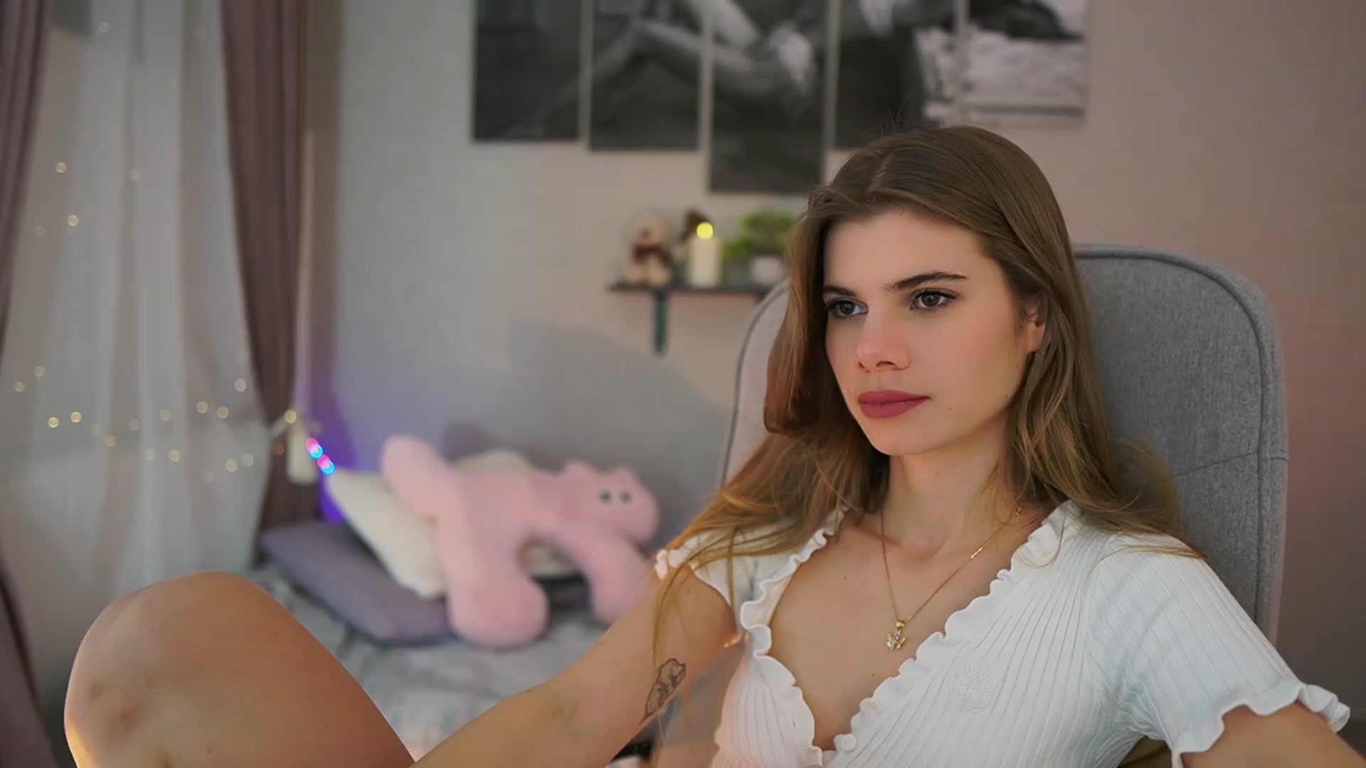 Gallery image thumbnail from RileyReid_18's myfreecams stream on, 01/07/2024, 18:41 image 13 of 20