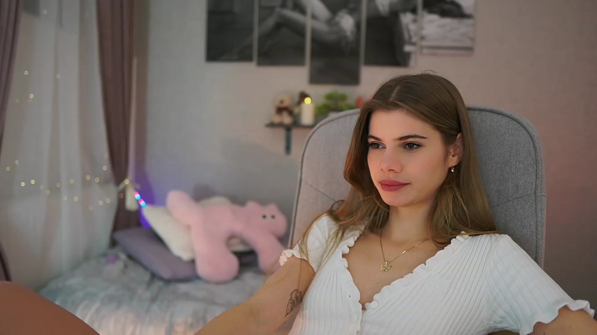 Gallery image thumbnail from RileyReid_18's myfreecams stream on, 01/07/2024, 18:41 image 7 of 20