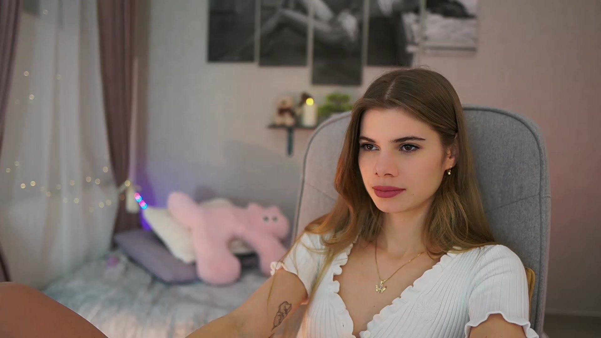 Gallery image thumbnail from RileyReid_18's myfreecams stream on, 01/07/2024, 18:41 image 9 of 20
