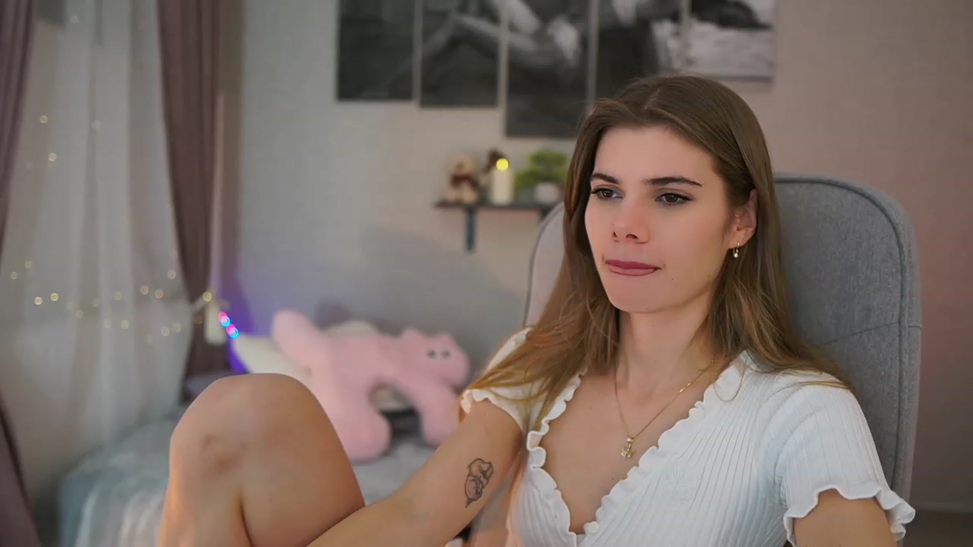Gallery image thumbnail from RileyReid_18's myfreecams stream on, 01/07/2024, 18:41 image 14 of 20