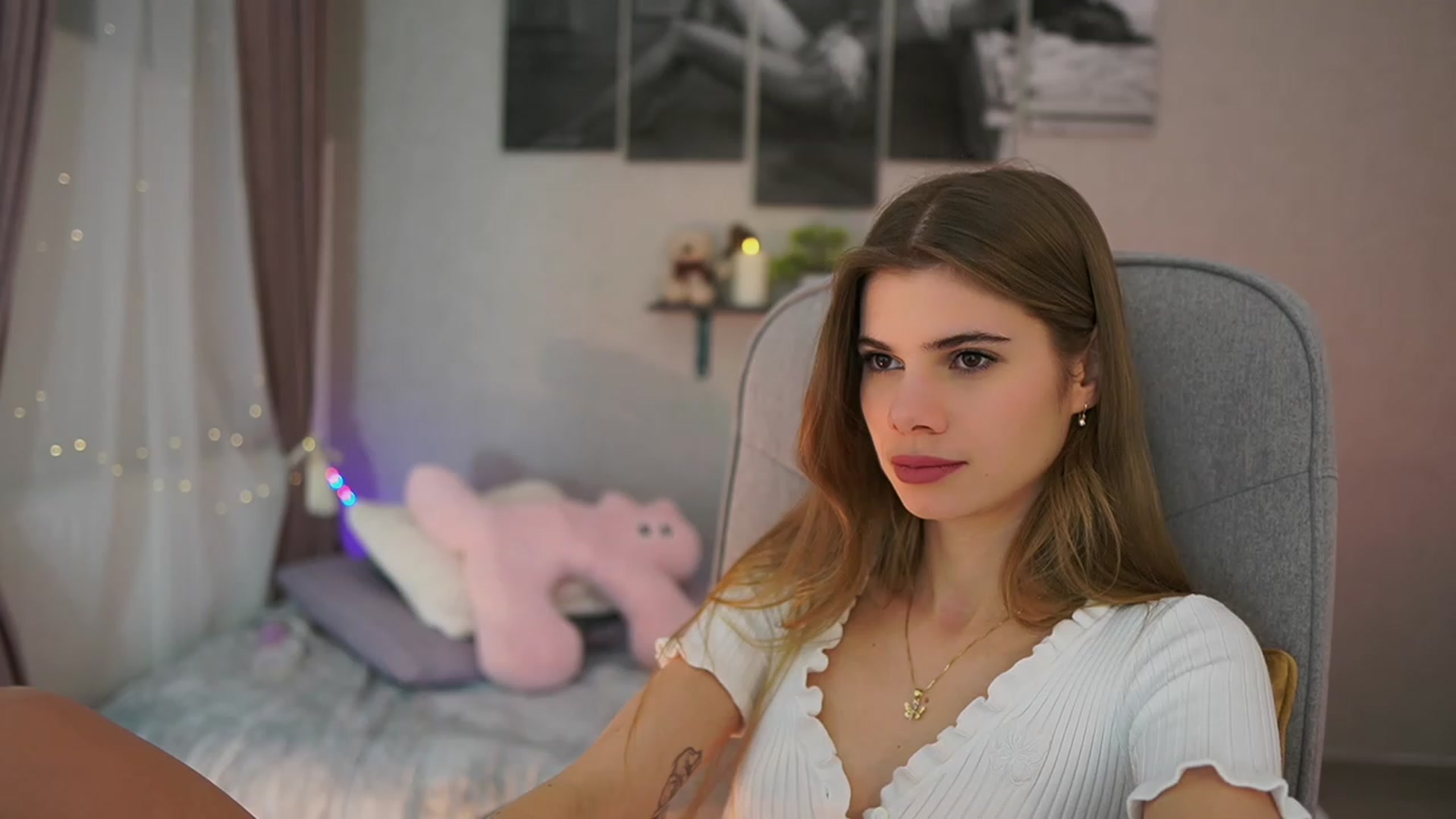 Gallery image thumbnail from RileyReid_18's myfreecams stream on, 01/07/2024, 18:41 image 10 of 20