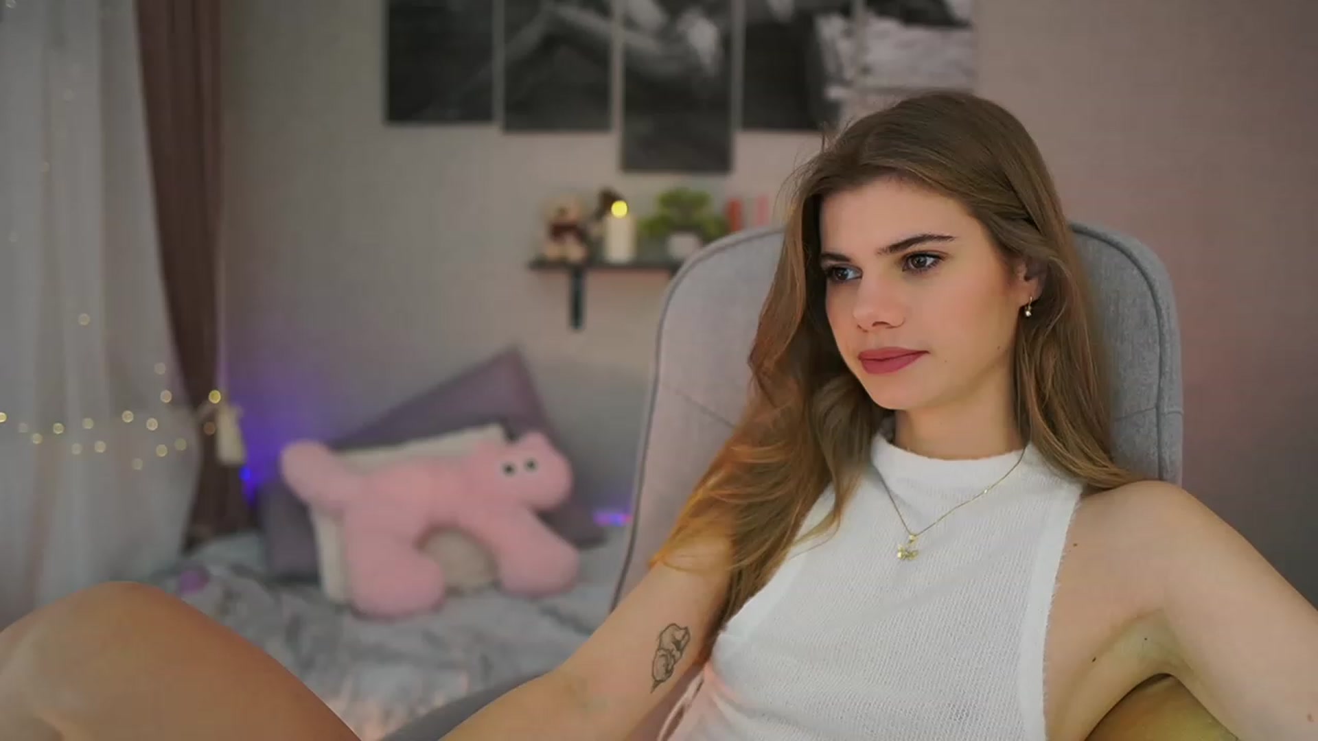 Gallery image thumbnail from RileyReid_18's myfreecams stream on, 01/09/2024, 15:21 image 20 of 20