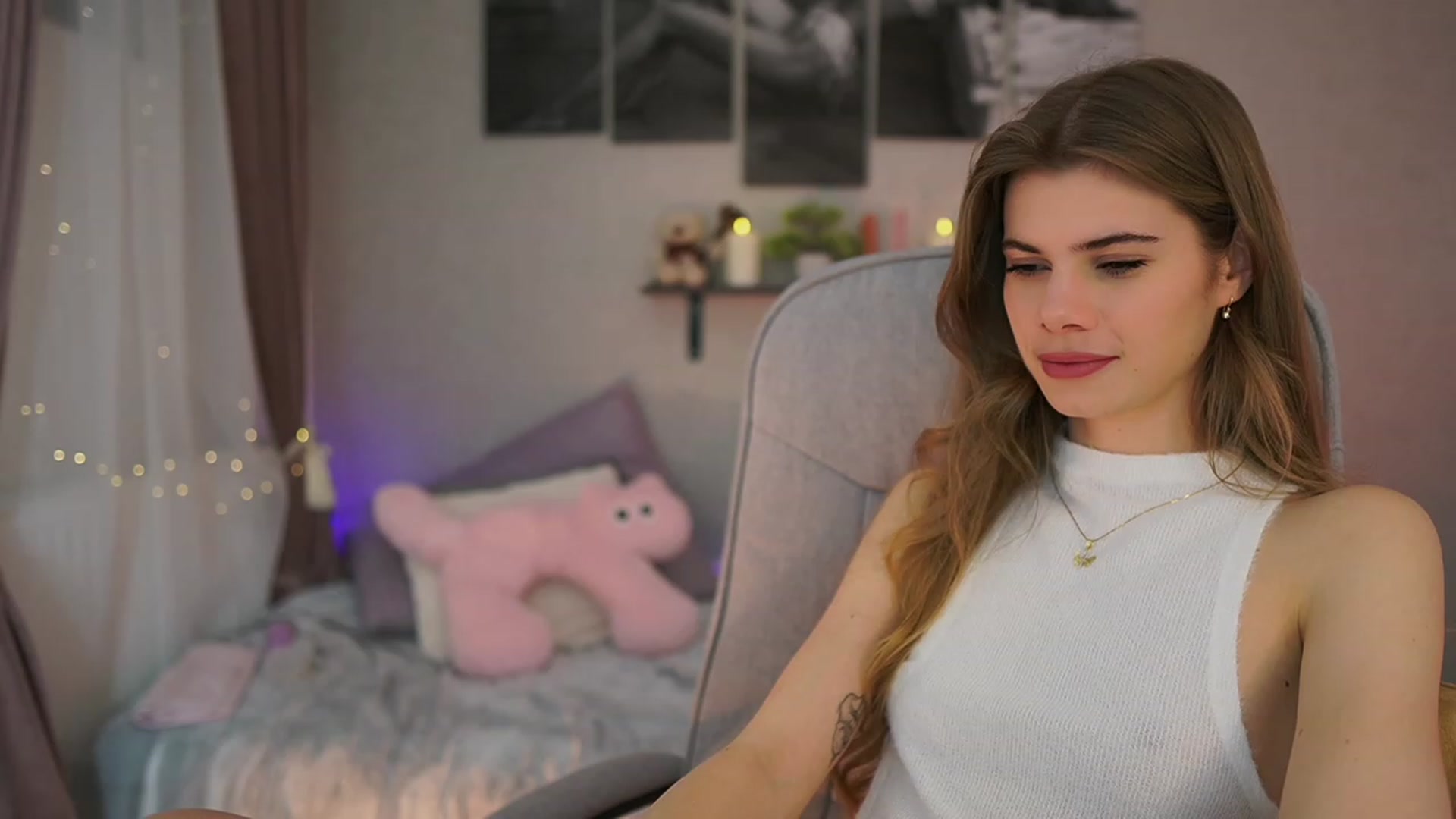 Gallery image thumbnail from RileyReid_18's myfreecams stream on, 01/09/2024, 15:21 image 1 of 20