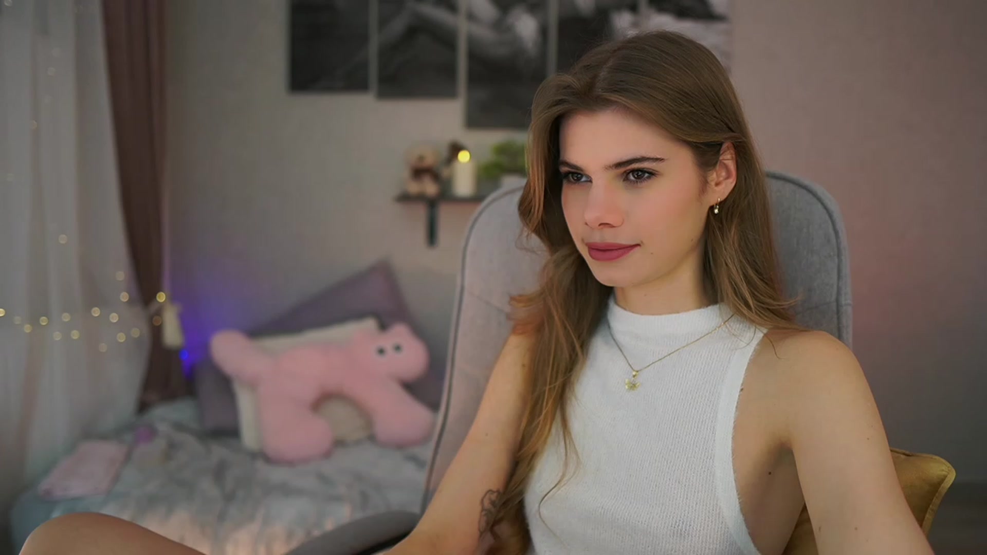 Gallery image thumbnail from RileyReid_18's myfreecams stream on, 01/09/2024, 15:21 image 14 of 20